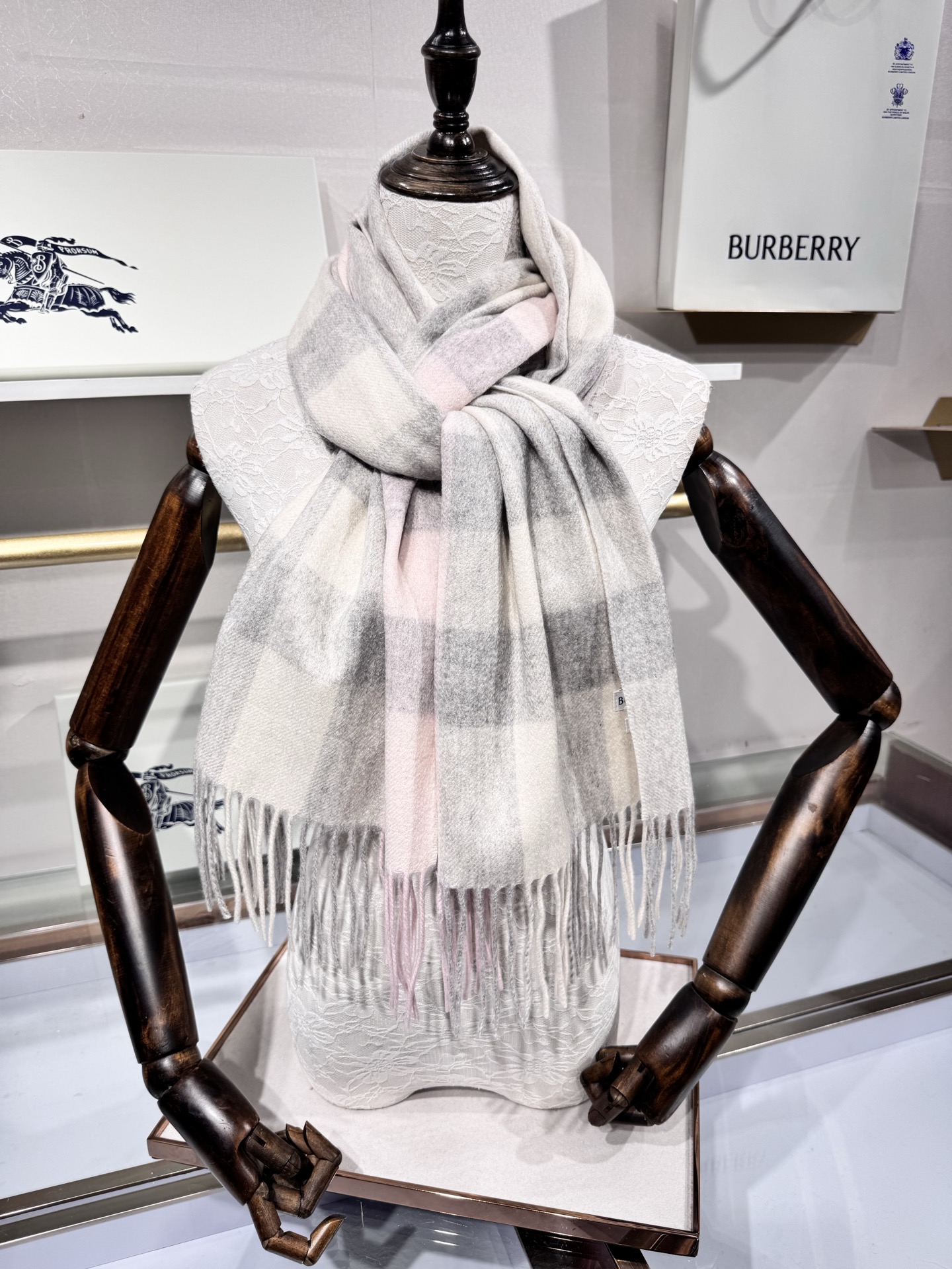 💟爆款补单到，越做越好 💟一百个赞[强][强]自留款[OK]柔软如糯[OK]Burberry巴宝莉最新原