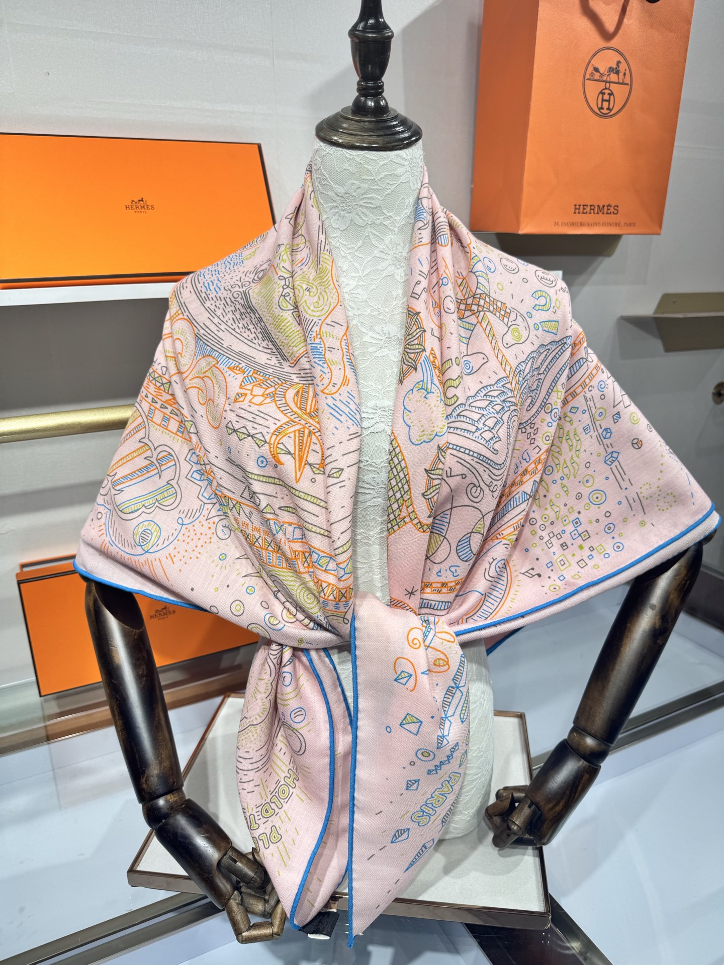 💟2025年秋冬羊绒新款 正在接通中 140方巾～Hermes 手工卷边丝羊绒方巾（30%桑蚕丝70%羊