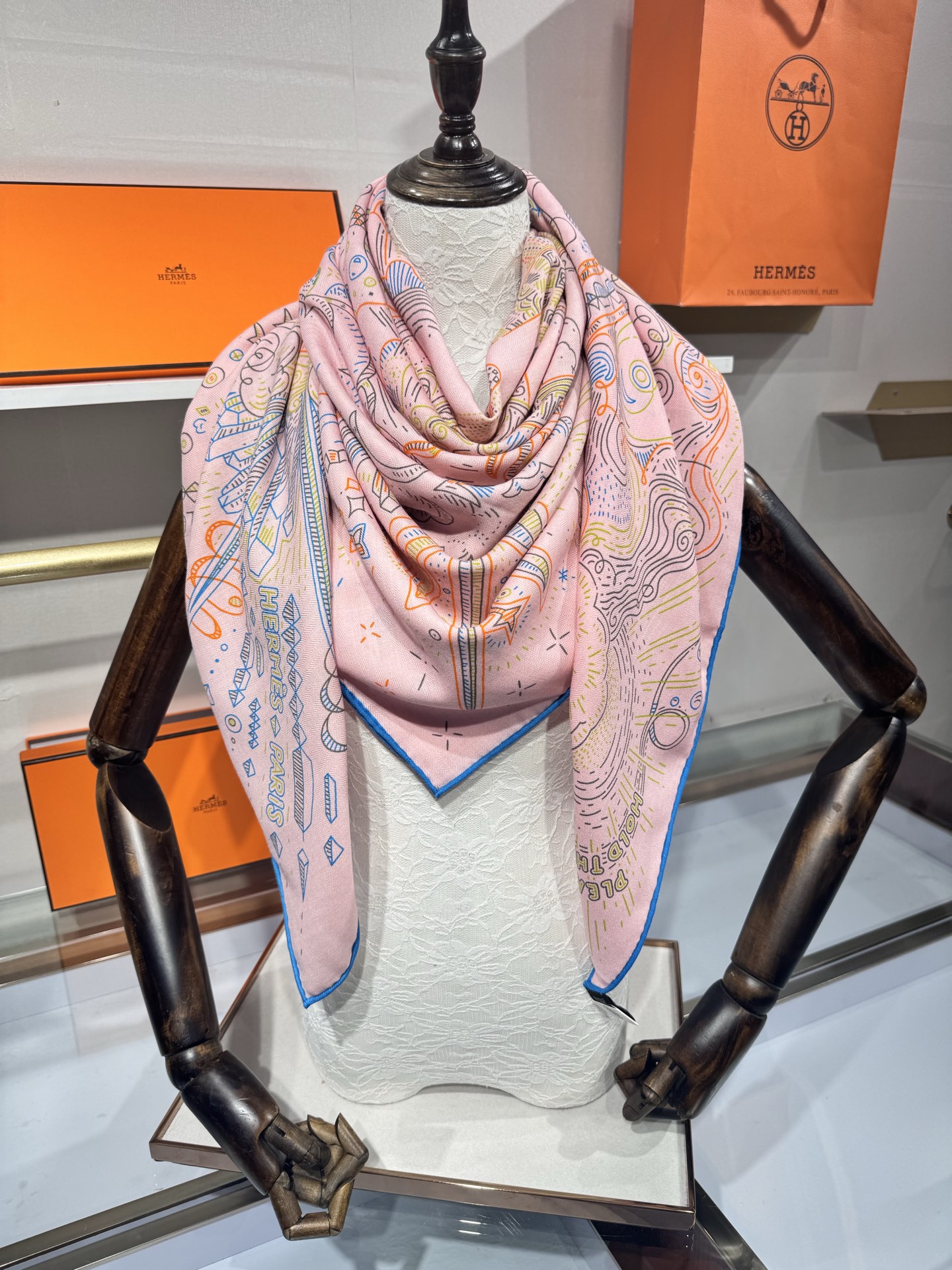 💟2025年秋冬羊绒新款 正在接通中 140方巾～Hermes 手工卷边丝羊绒方巾（30%桑蚕丝70%羊