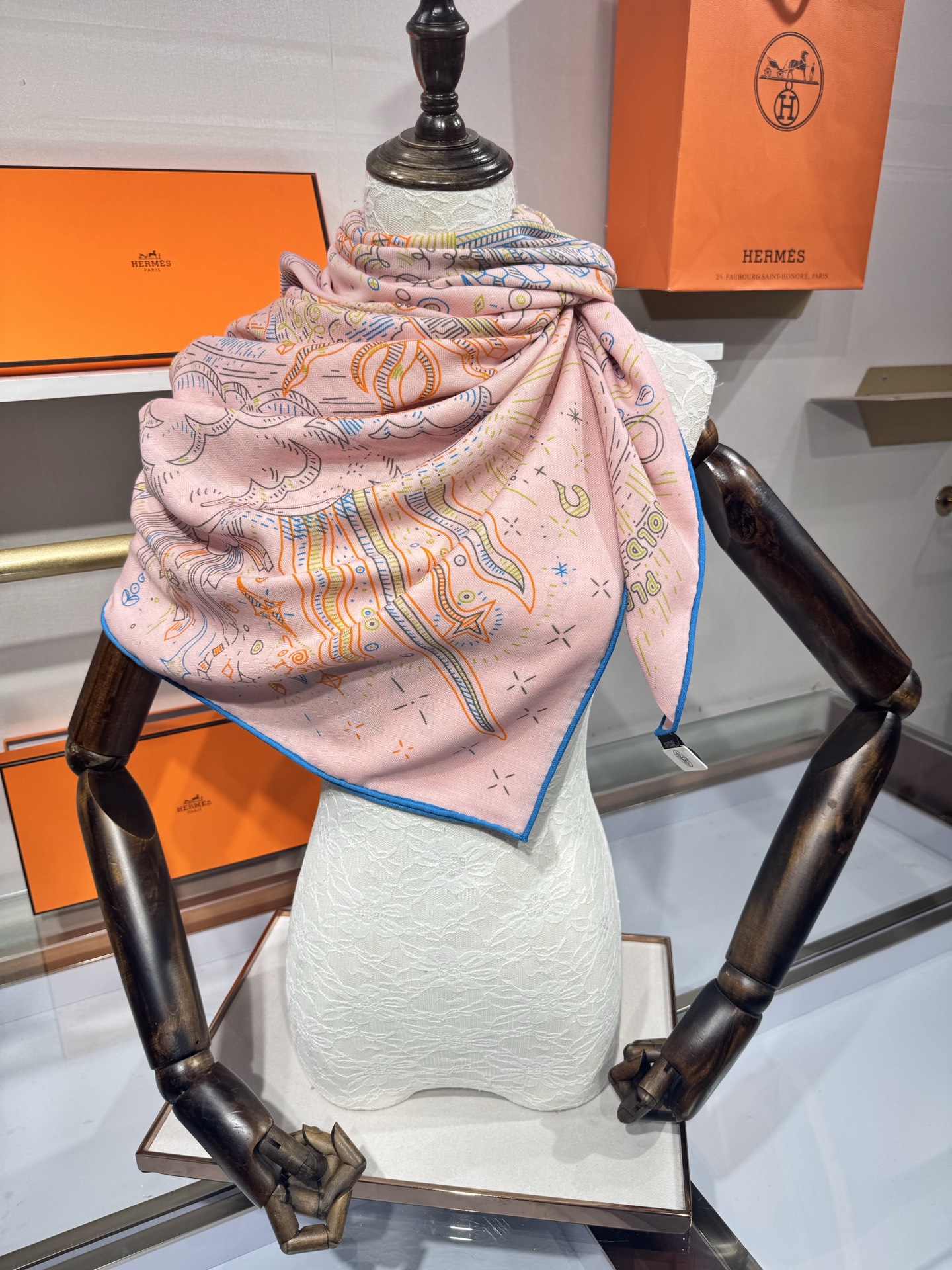 💟2025年秋冬羊绒新款 正在接通中 140方巾～Hermes 手工卷边丝羊绒方巾（30%桑蚕丝70%羊