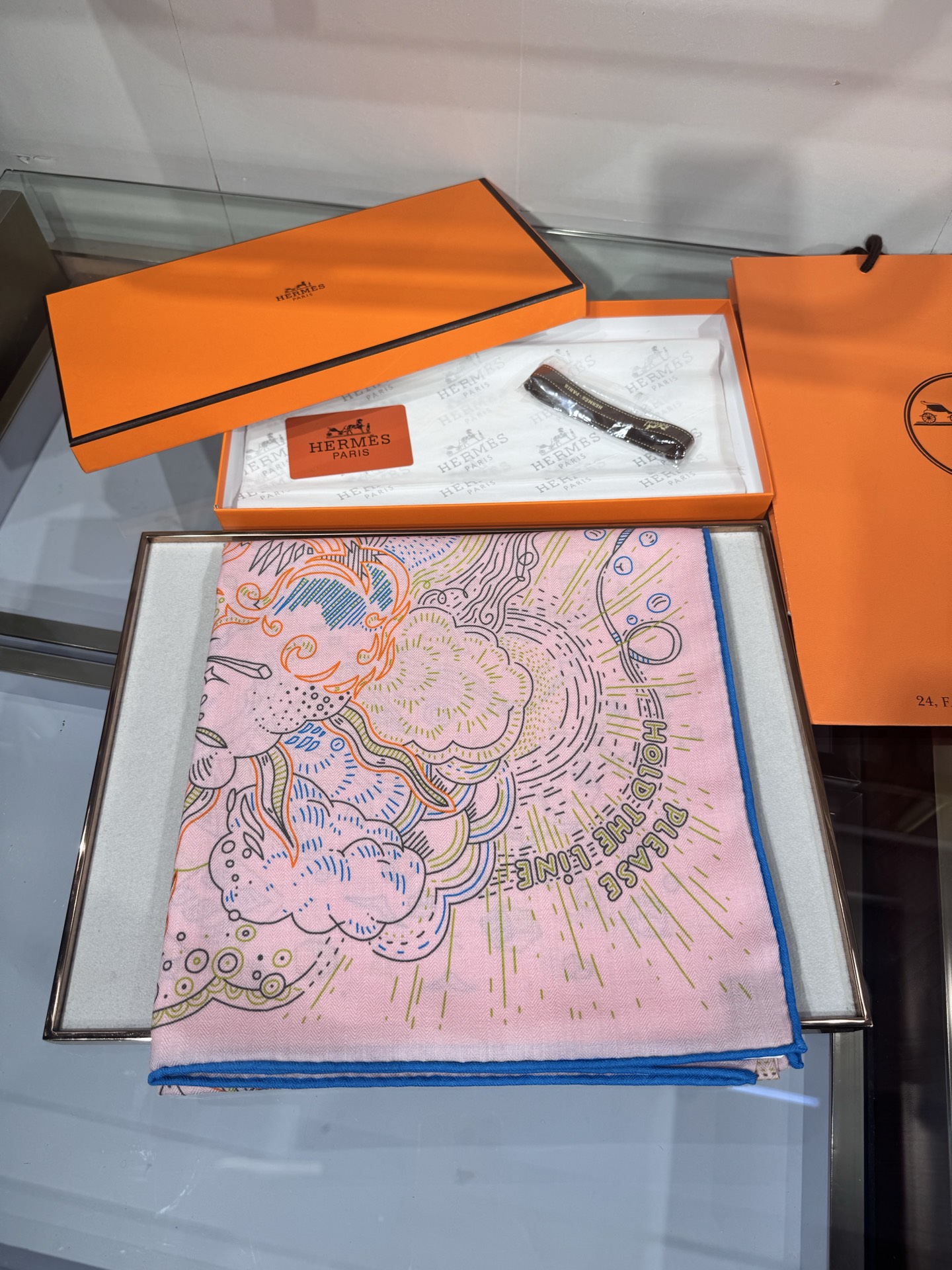 💟2025年秋冬羊绒新款 正在接通中 140方巾～Hermes 手工卷边丝羊绒方巾（30%桑蚕丝70%羊