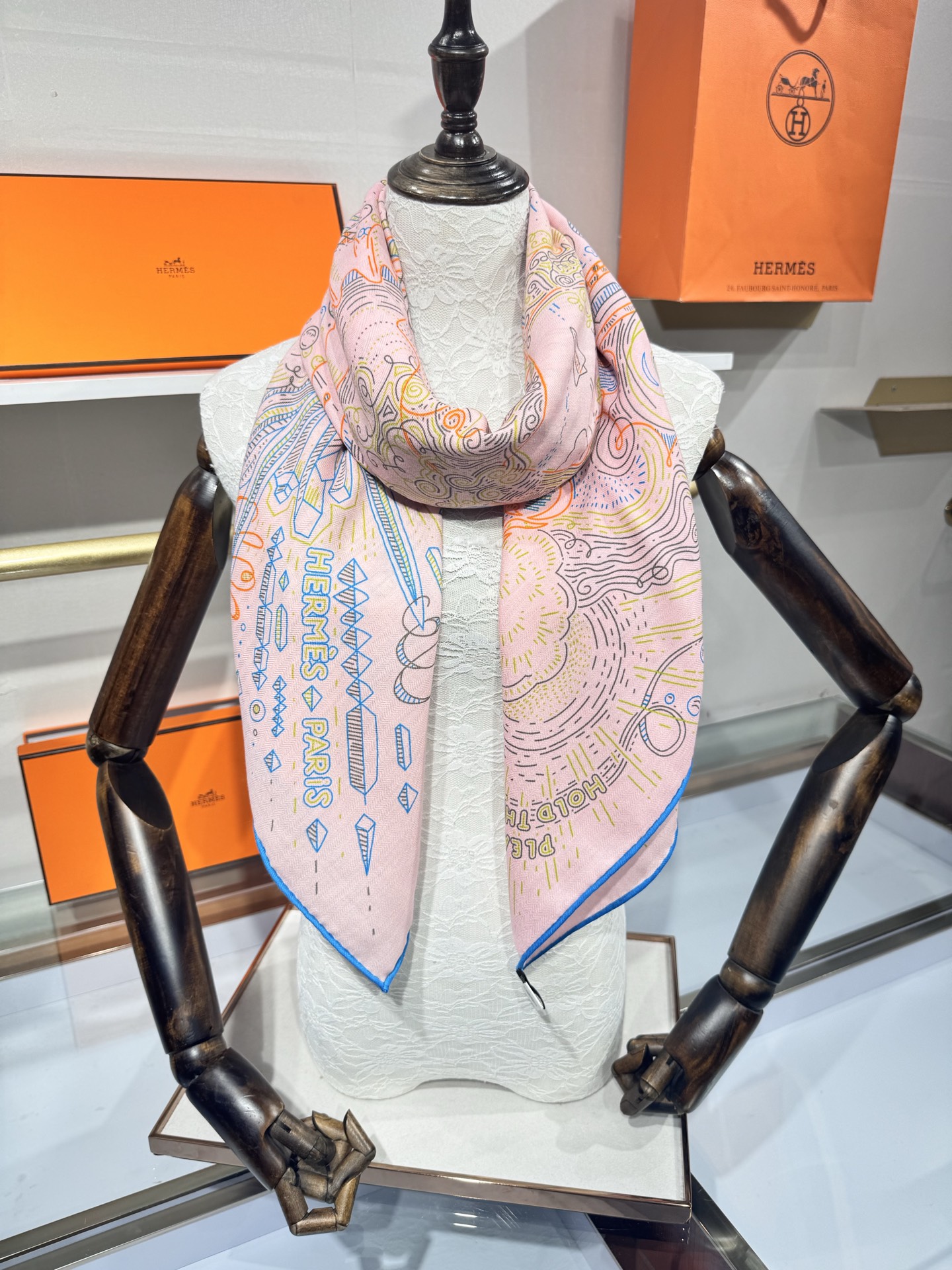 💟2025年秋冬羊绒新款 正在接通中 140方巾～Hermes 手工卷边丝羊绒方巾（30%桑蚕丝70%羊