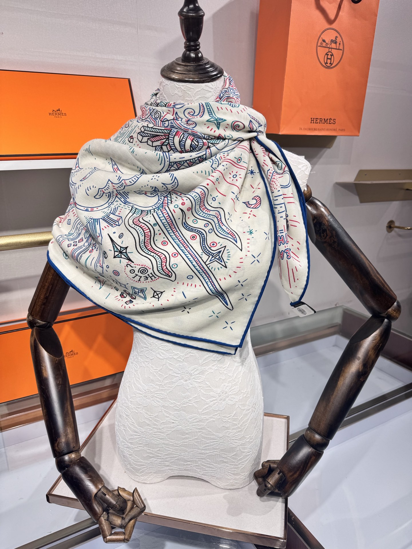 💟2025年秋冬羊绒新款 正在接通中 140方巾～Hermes 手工卷边丝羊绒方巾（30%桑蚕丝70%羊