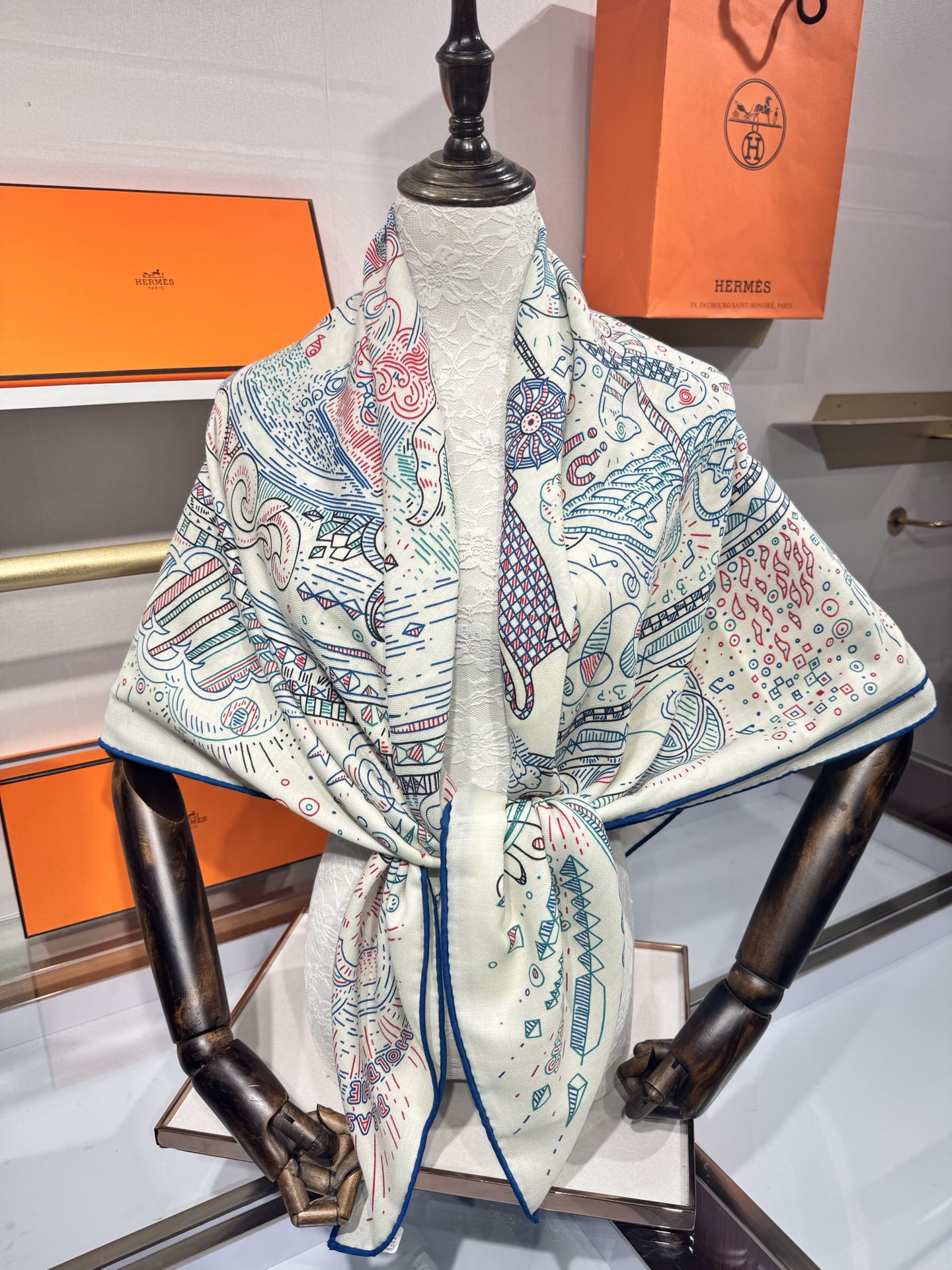 💟2025年秋冬羊绒新款 正在接通中 140方巾～Hermes 手工卷边丝羊绒方巾（30%桑蚕丝70%羊