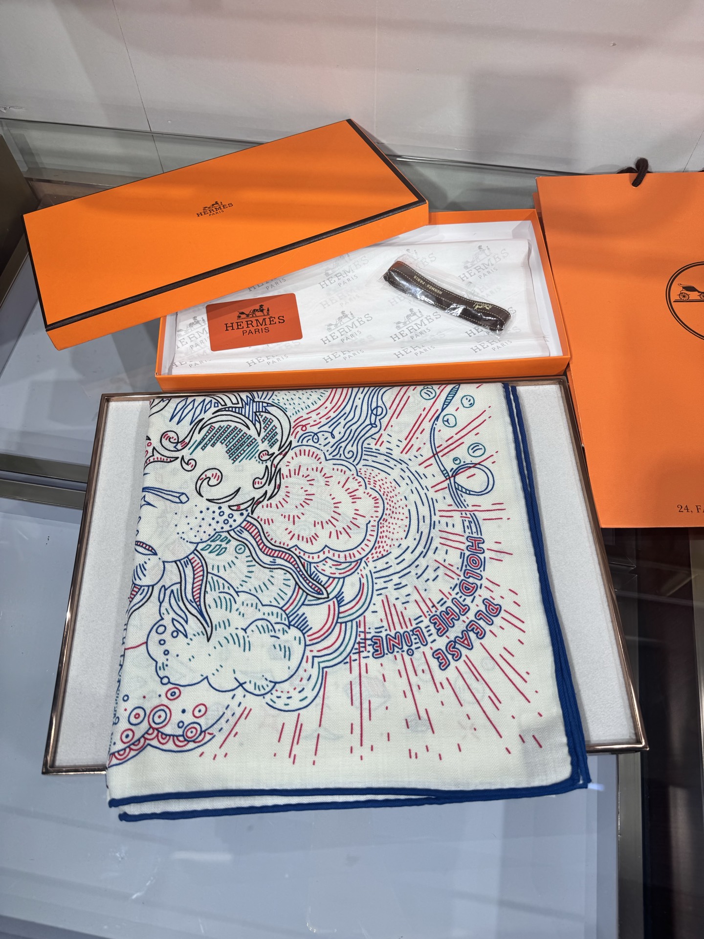 💟2025年秋冬羊绒新款 正在接通中 140方巾～Hermes 手工卷边丝羊绒方巾（30%桑蚕丝70%羊