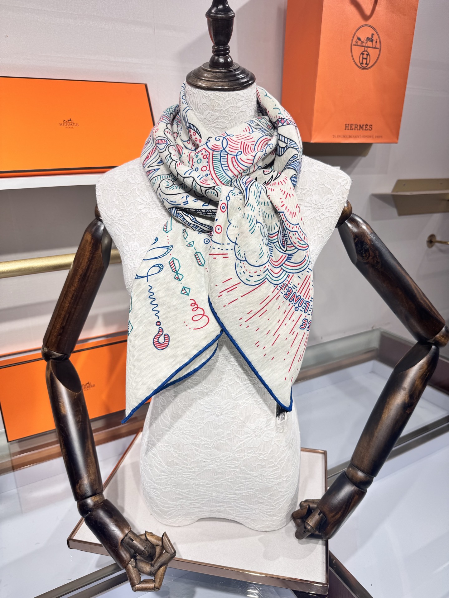 💟2025年秋冬羊绒新款 正在接通中 140方巾～Hermes 手工卷边丝羊绒方巾（30%桑蚕丝70%羊