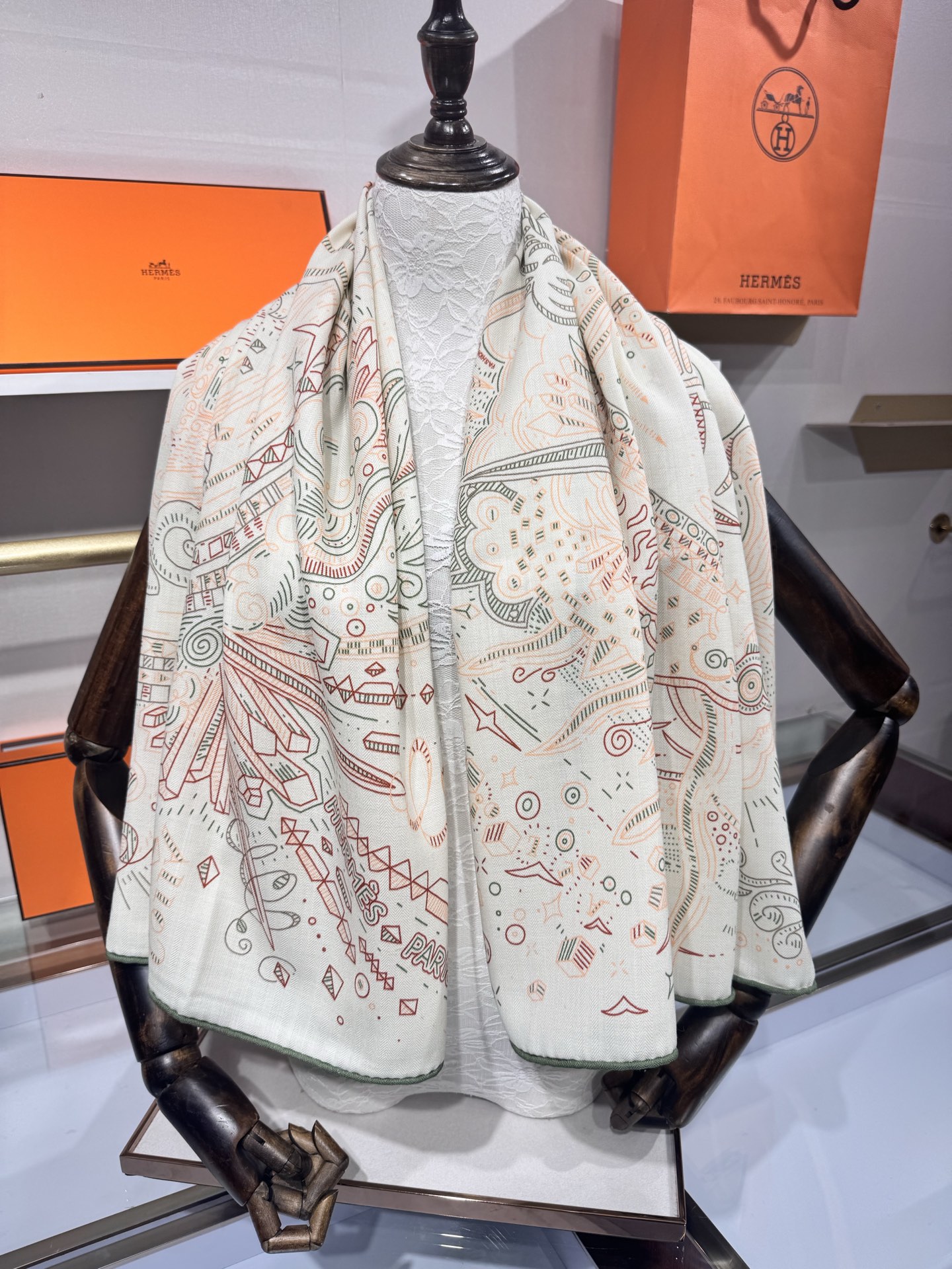 2025年秋冬羊绒新款 正在接通中 140方巾～💟Hermes 手工卷边丝羊绒方巾（30%桑蚕丝70%羊