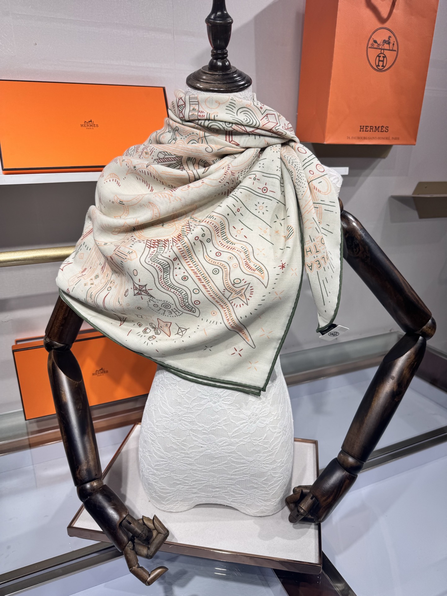 2025年秋冬羊绒新款 正在接通中 140方巾～💟Hermes 手工卷边丝羊绒方巾（30%桑蚕丝70%羊