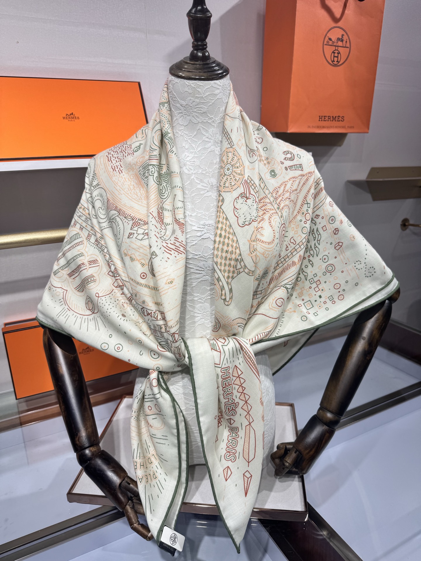 2025年秋冬羊绒新款 正在接通中 140方巾～💟Hermes 手工卷边丝羊绒方巾（30%桑蚕丝70%羊