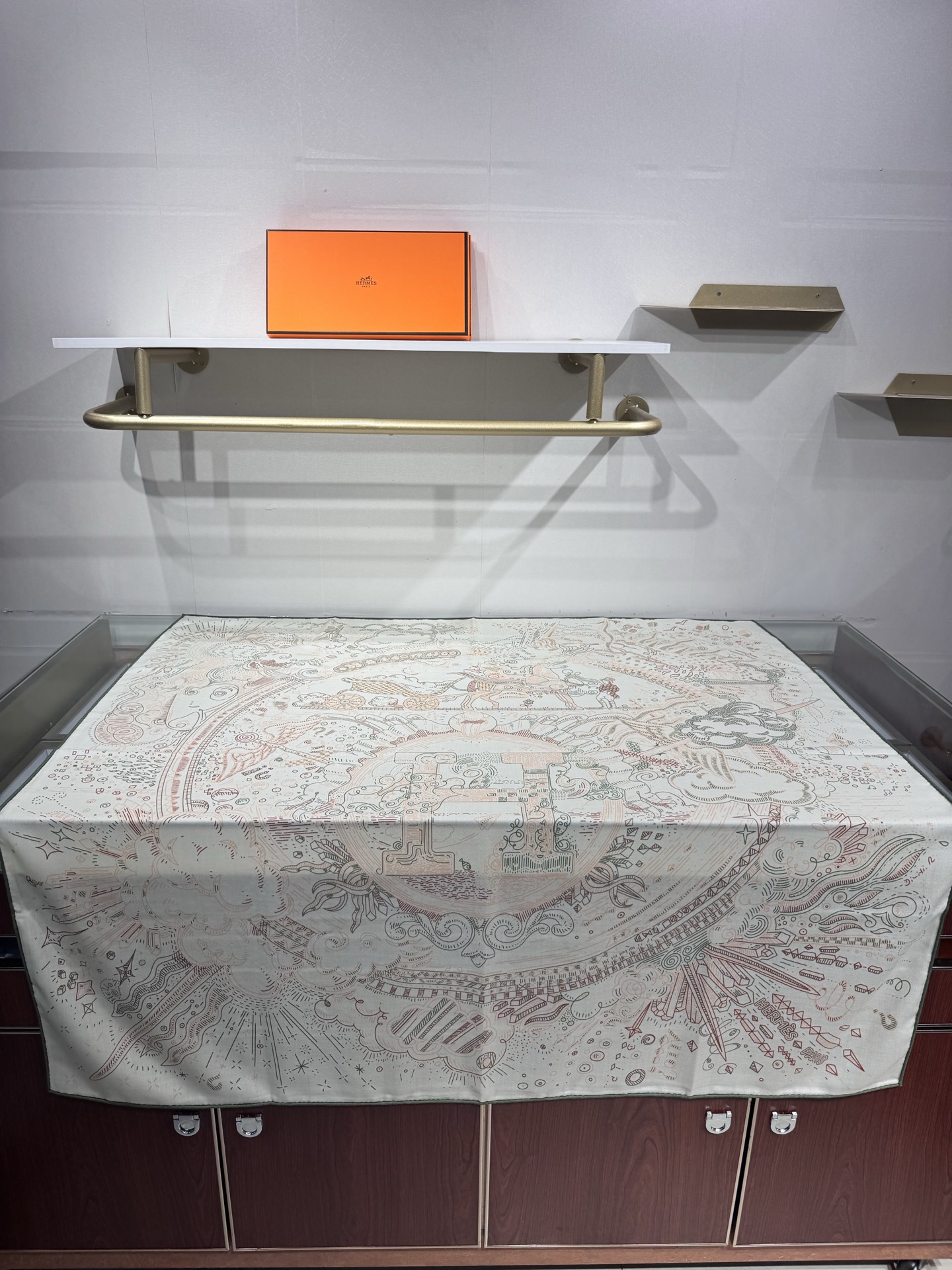 2025年秋冬羊绒新款 正在接通中 140方巾～💟Hermes 手工卷边丝羊绒方巾（30%桑蚕丝70%羊