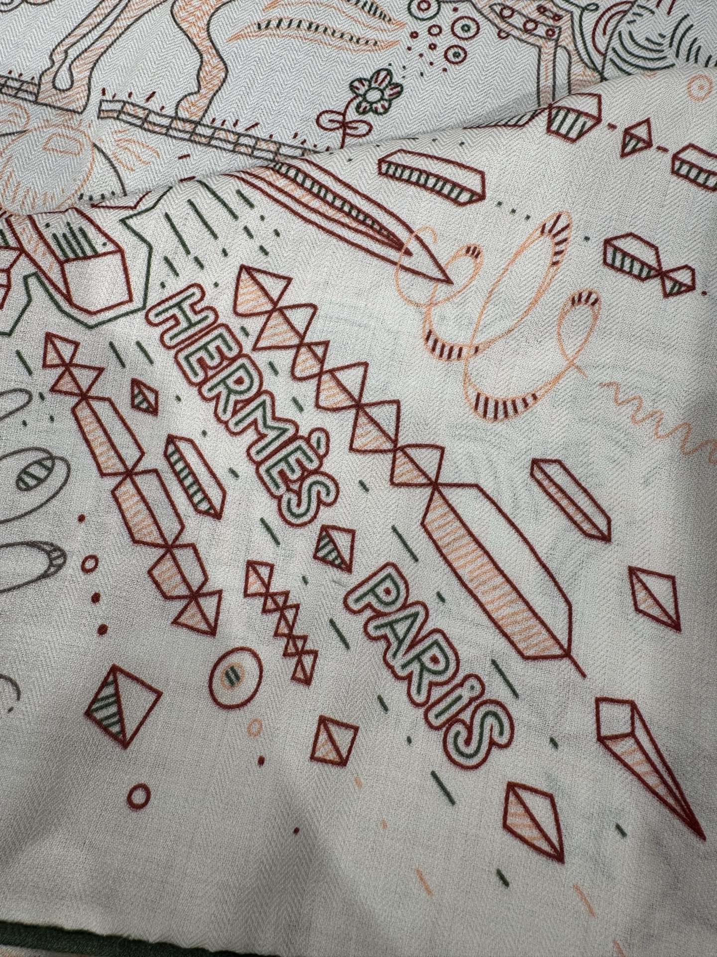 2025年秋冬羊绒新款 正在接通中 140方巾～💟Hermes 手工卷边丝羊绒方巾（30%桑蚕丝70%羊