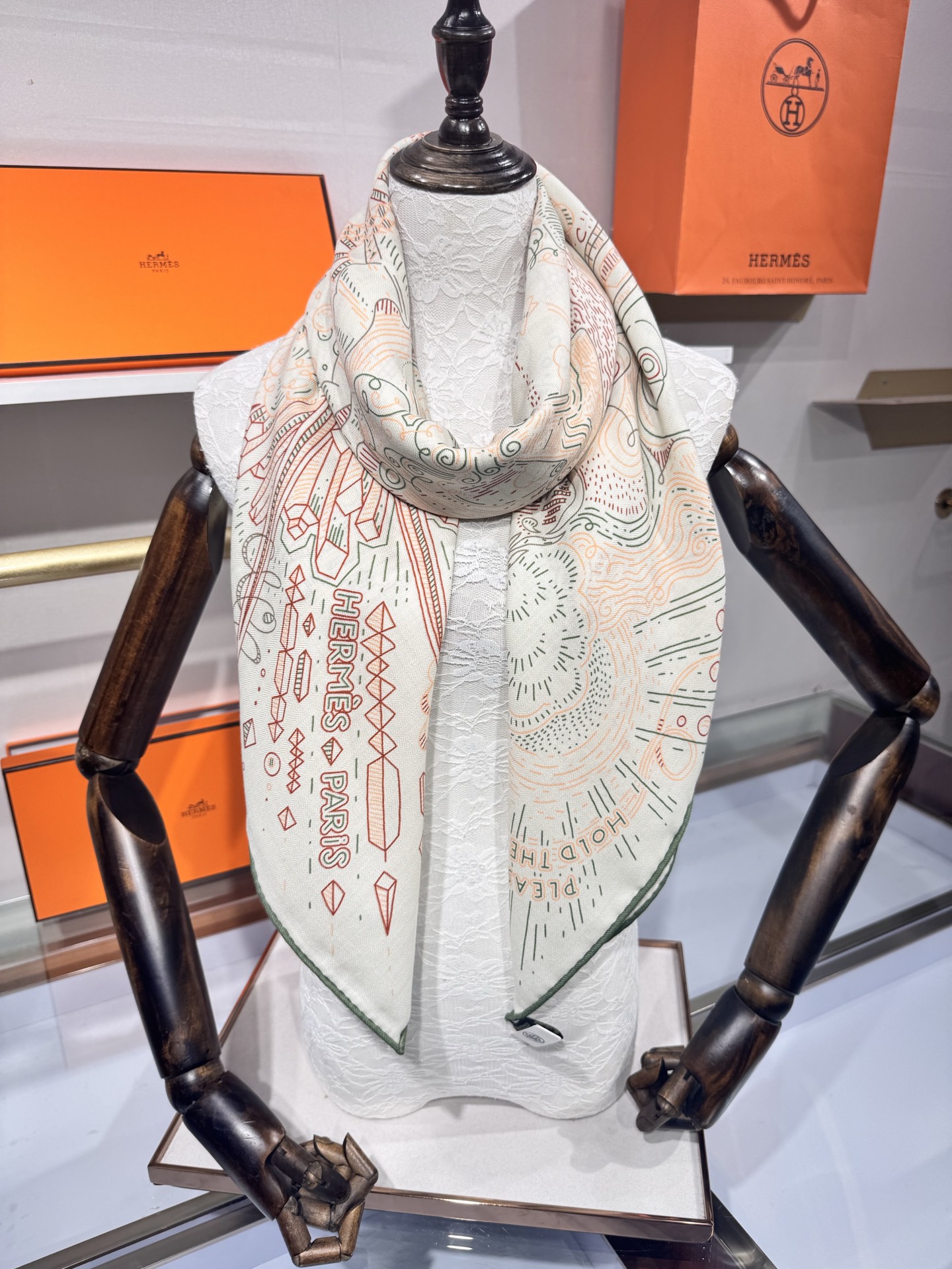 2025年秋冬羊绒新款 正在接通中 140方巾～💟Hermes 手工卷边丝羊绒方巾（30%桑蚕丝70%羊