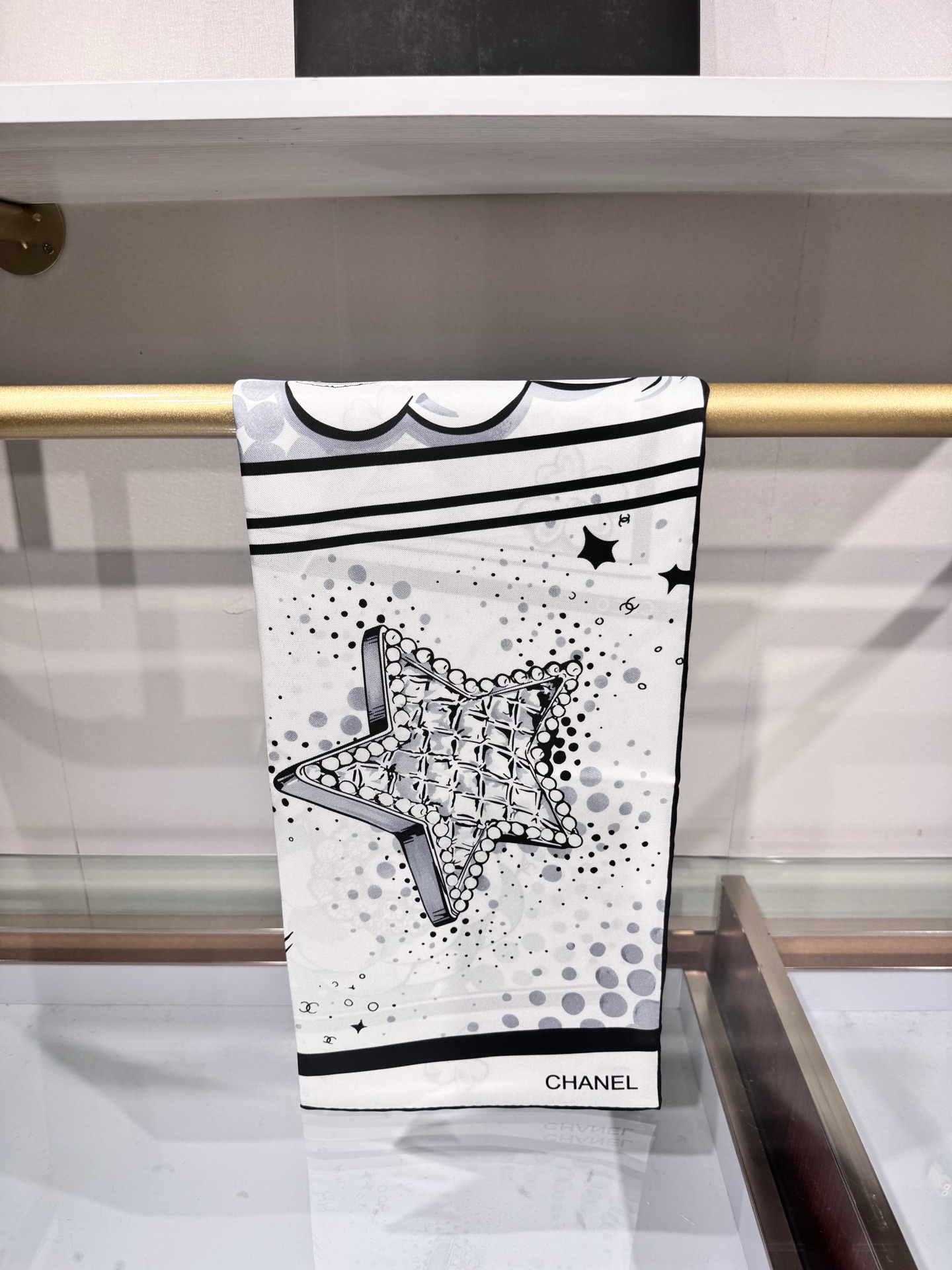 💟2025年 18姆米 高定 上新💞香奶奶家90真丝斜纹！线条设计非常好看搭配任何颜色衣服都可以驾驭各种