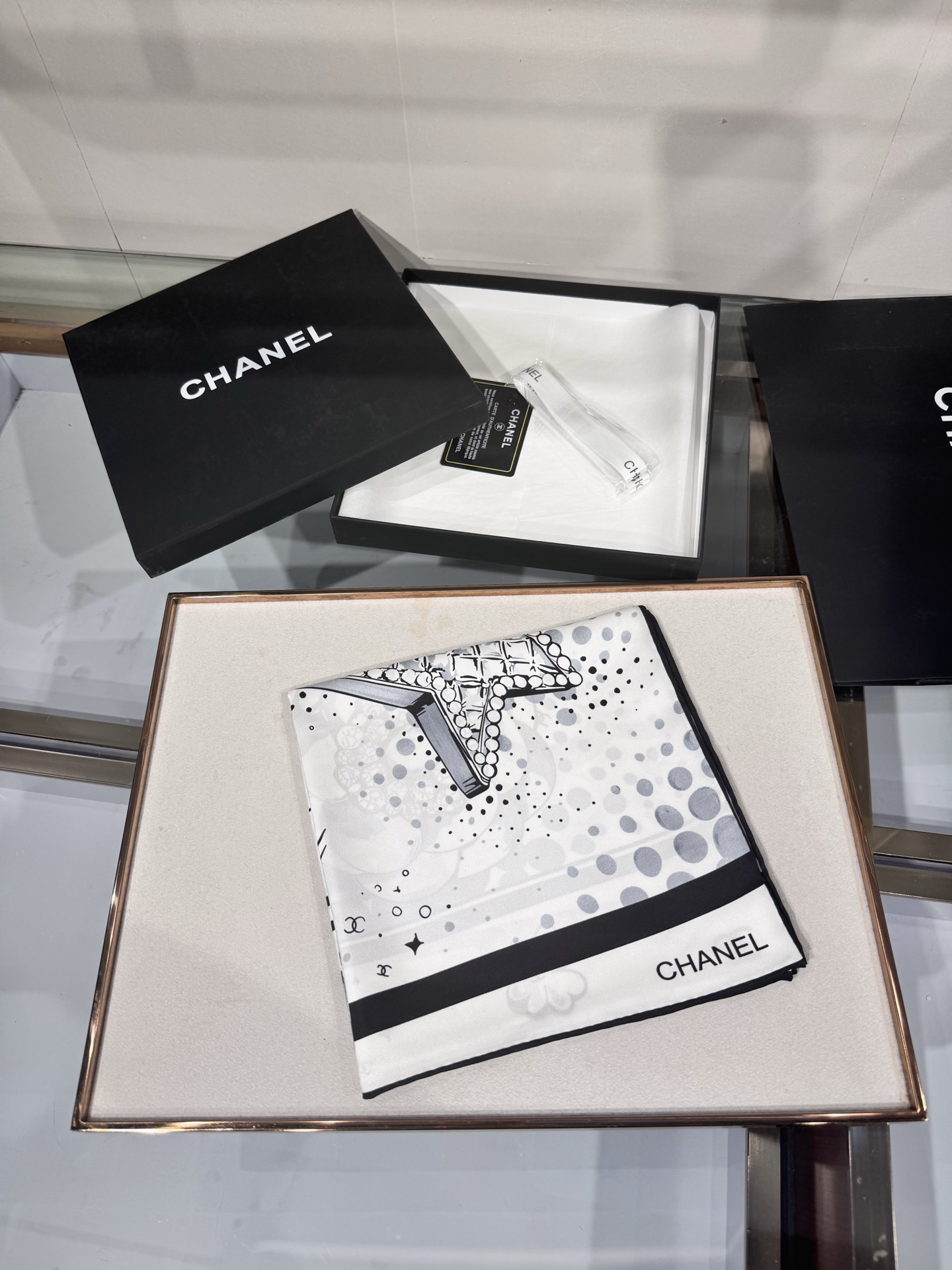 💟2025年 18姆米 高定 上新💞香奶奶家90真丝斜纹！线条设计非常好看搭配任何颜色衣服都可以驾驭各种