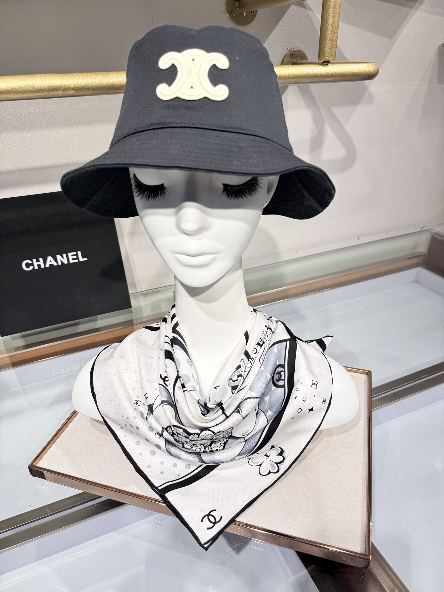 💟2025年 18姆米 高定 上新💞香奶奶家90真丝斜纹！线条设计非常好看搭配任何颜色衣服都可以驾驭各种