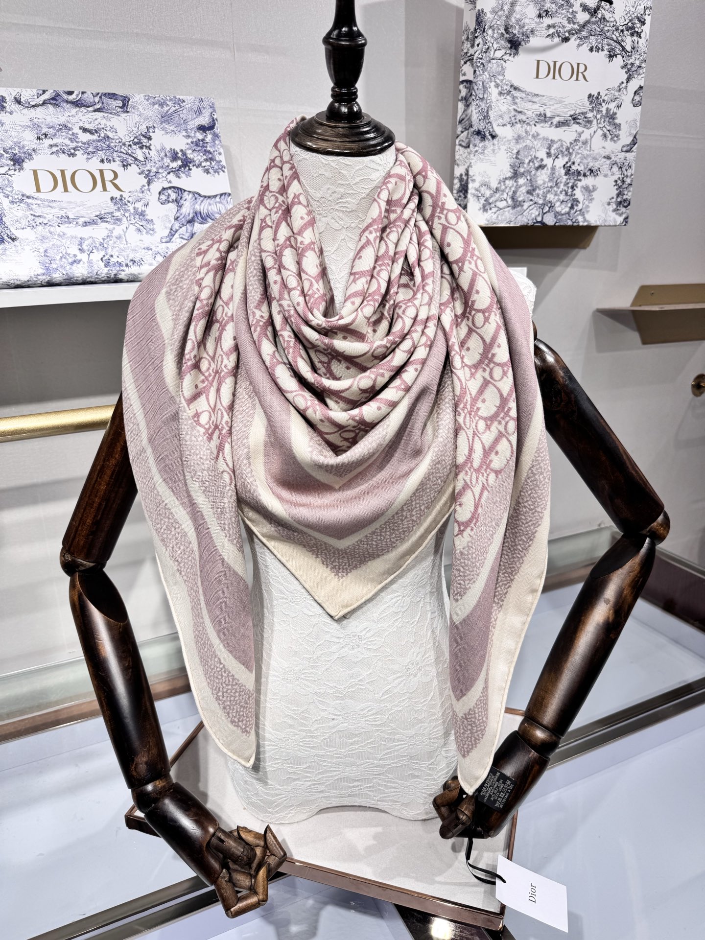 💟原单Dior老花【双面】方巾，高冷范，采用顶级羊绒材质，打造如婴儿肌肤般的手感， 业内最精确的印花工艺