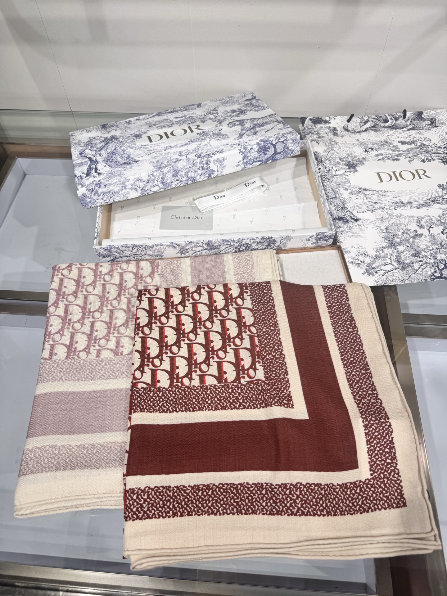 💟原单Dior老花【双面】方巾，高冷范，采用顶级羊绒材质，打造如婴儿肌肤般的手感， 业内最精确的印花工艺