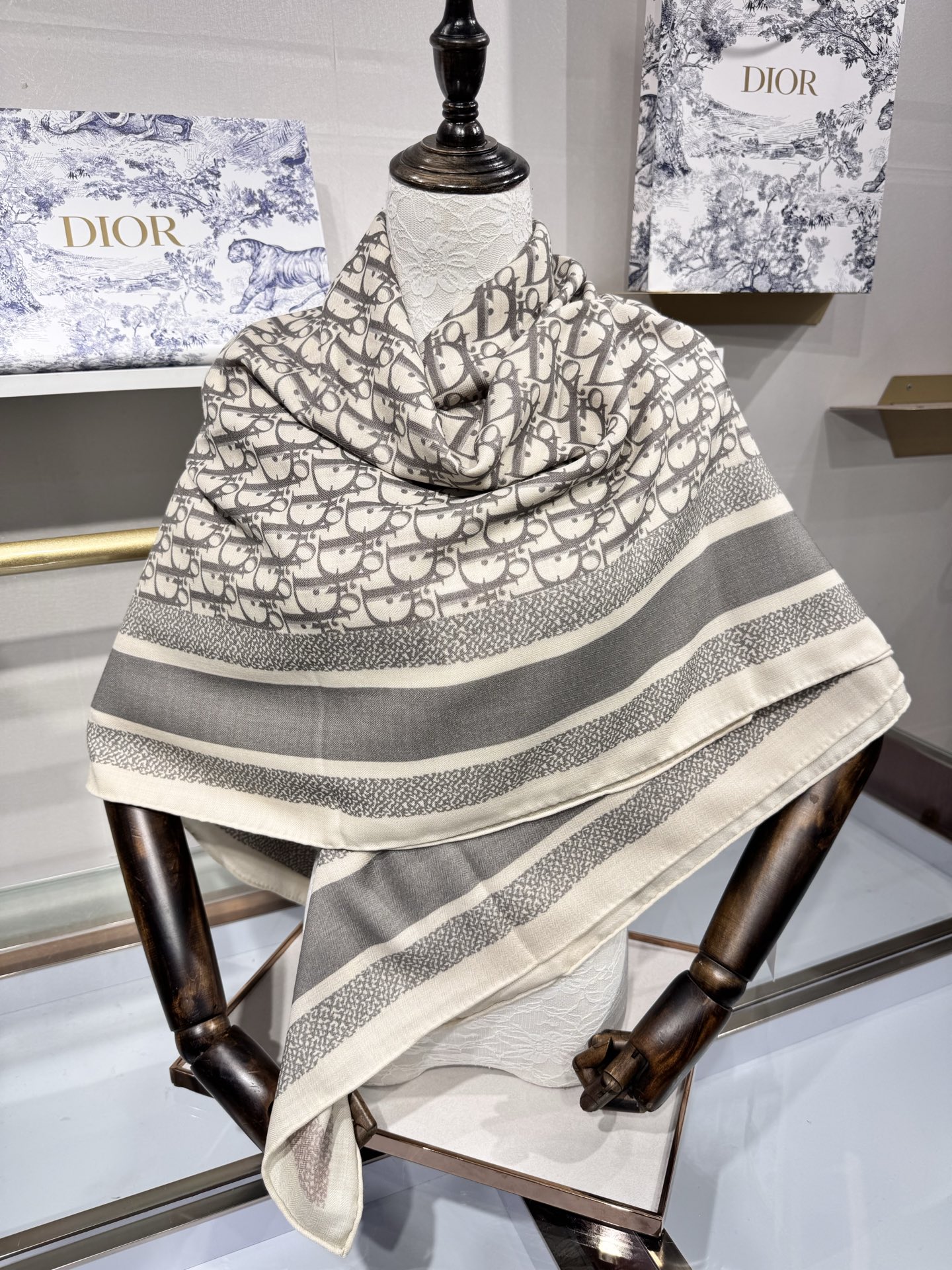 💟原单Dior老花【双面】方巾，高冷范，采用顶级羊绒材质，打造如婴儿肌肤般的手感， 业内最精确的印花工艺