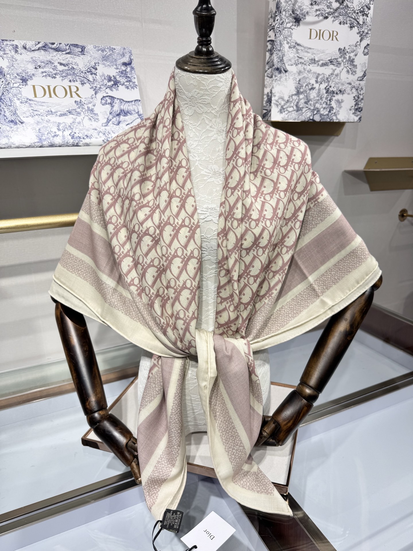 💟原单Dior老花【双面】方巾，高冷范，采用顶级羊绒材质，打造如婴儿肌肤般的手感， 业内最精确的印花工艺