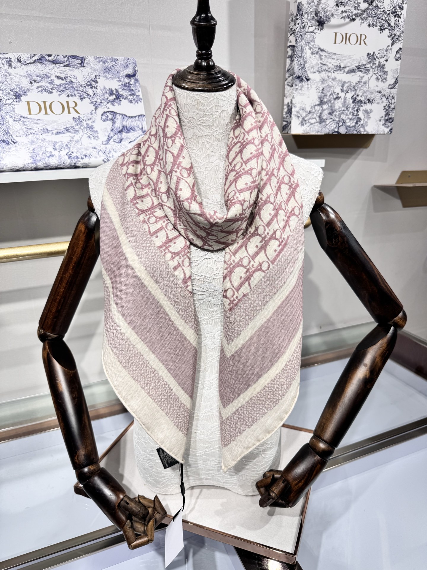 💟原单Dior老花【双面】方巾，高冷范，采用顶级羊绒材质，打造如婴儿肌肤般的手感， 业内最精确的印花工艺