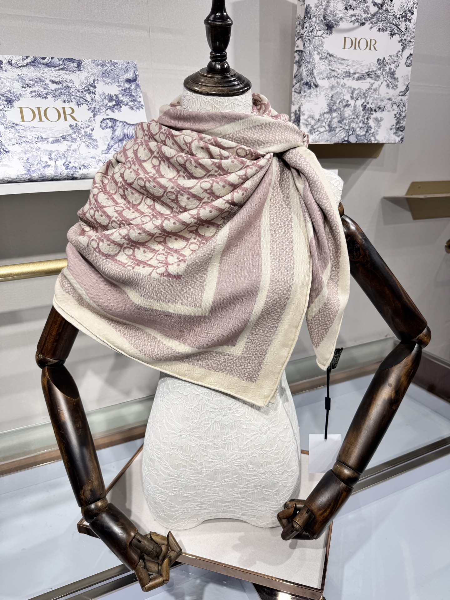 💟原单Dior老花【双面】方巾，高冷范，采用顶级羊绒材质，打造如婴儿肌肤般的手感， 业内最精确的印花工艺