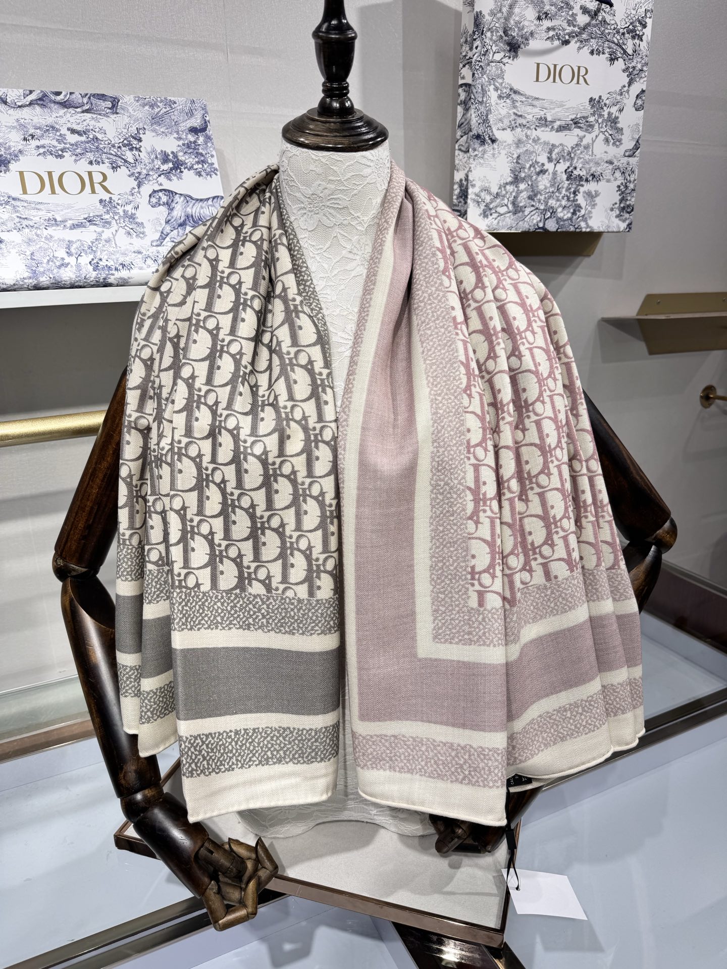 💟原单Dior老花【双面】方巾，高冷范，采用顶级羊绒材质，打造如婴儿肌肤般的手感， 业内最精确的印花工艺