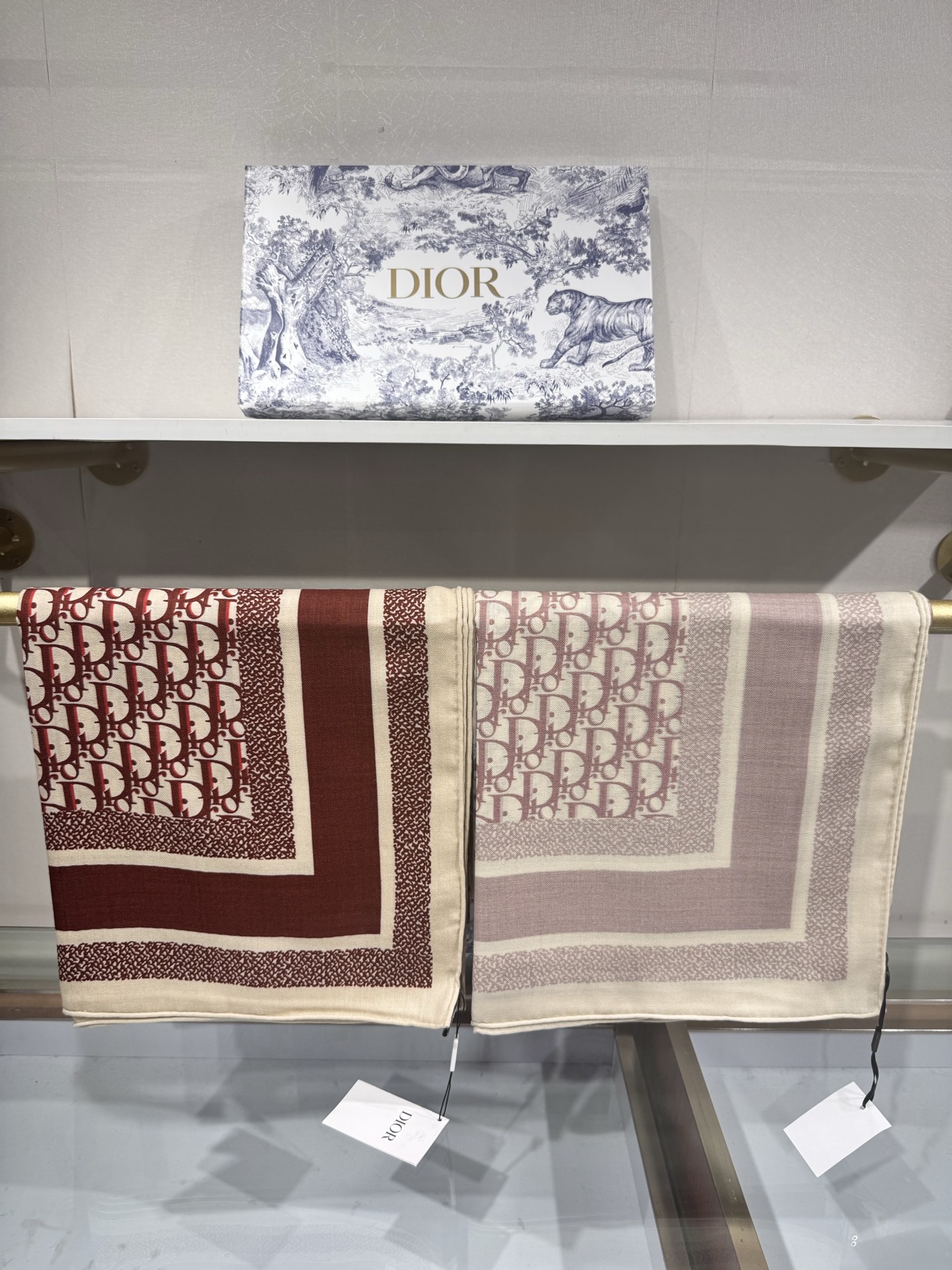 💟原单Dior老花【双面】方巾，高冷范，采用顶级羊绒材质，打造如婴儿肌肤般的手感， 业内最精确的印花工艺