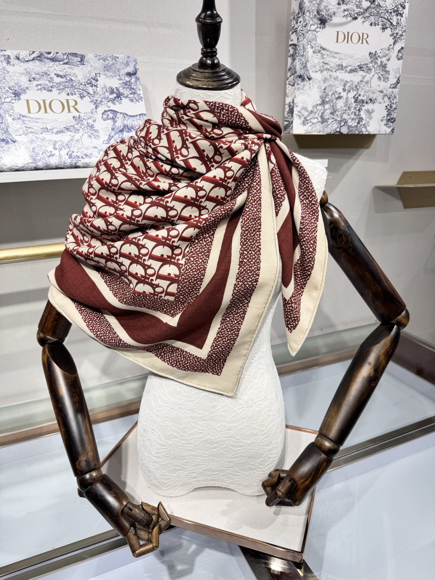 💟原单Dior老花【双面】方巾，高冷范，采用顶级羊绒材质，打造如婴儿肌肤般的手感， 业内最精确的印花工艺
