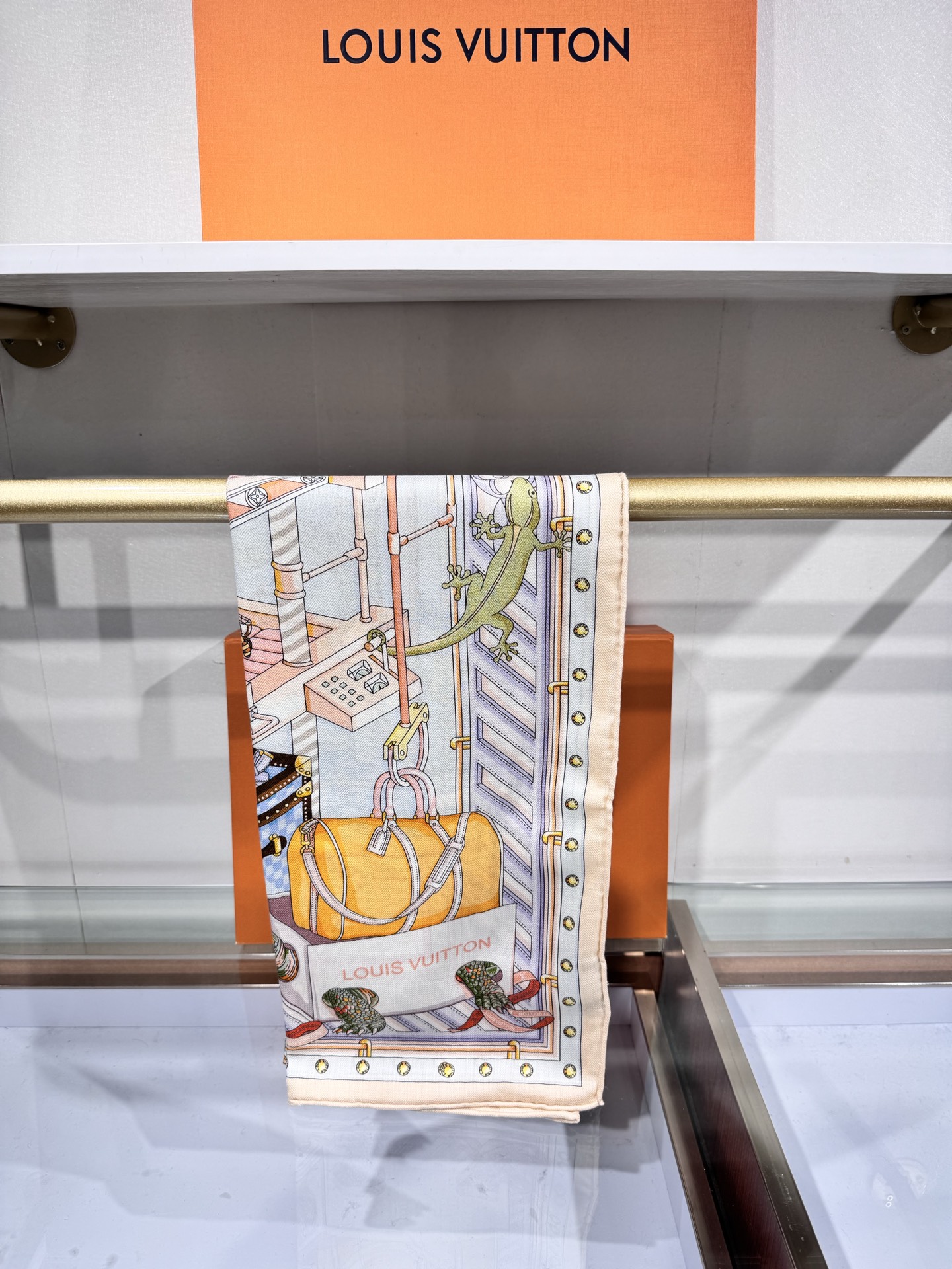 💟2025年秋冬新款款 真丝加羊绒 双面同色佩戴 手工卷边每季皆推出全新设计和色彩组合，不断与时俱进。配