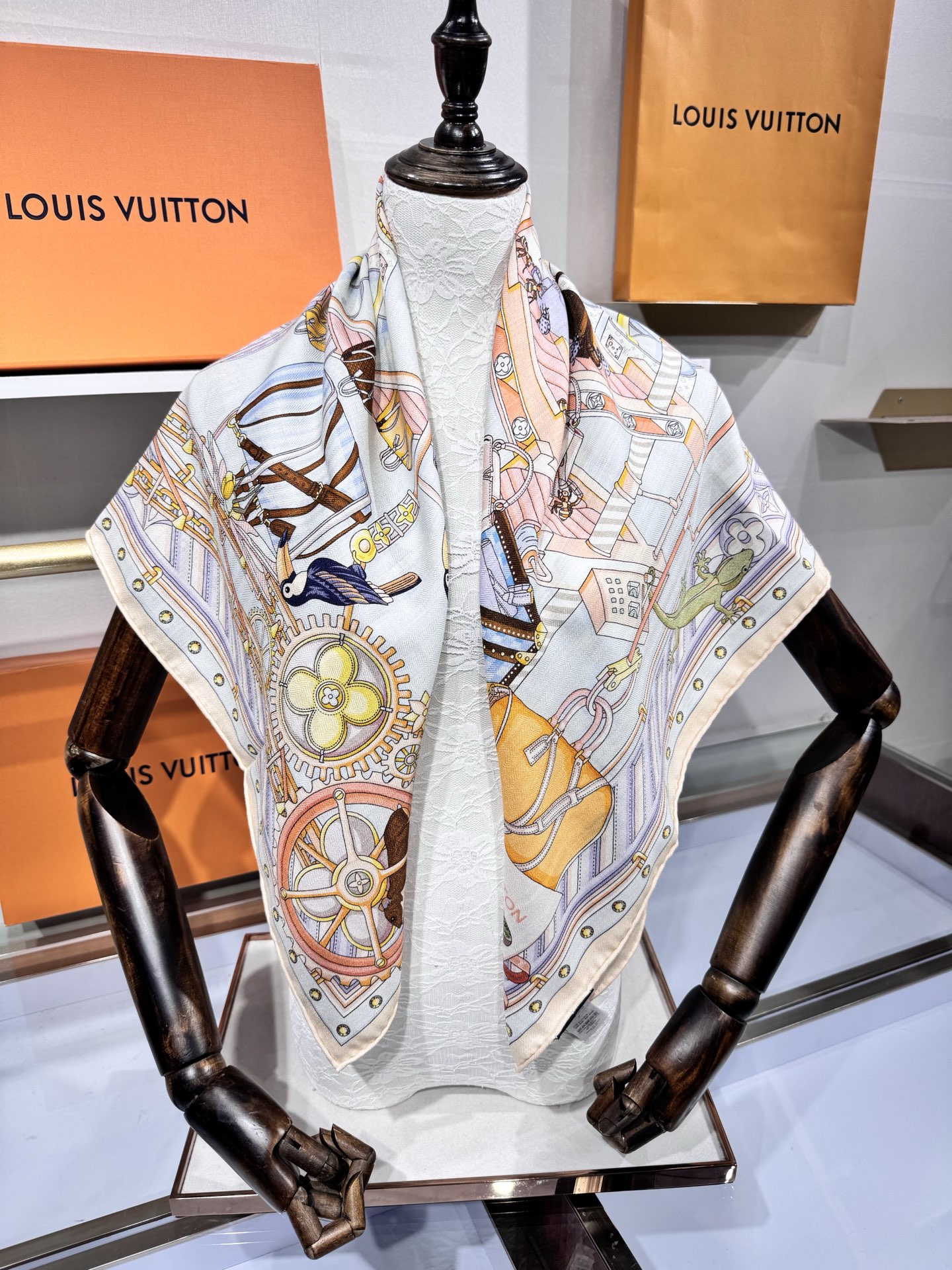 💟2025年秋冬新款款 真丝加羊绒 双面同色佩戴 手工卷边每季皆推出全新设计和色彩组合，不断与时俱进。配