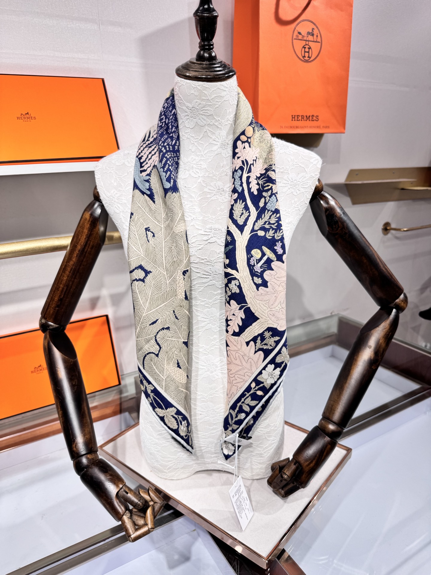 💟2025年终于等到!“于月神之怀”把森林童话戴上救命!这条“于月神之怀”丝羊绒的细节，我能盯着看一整天