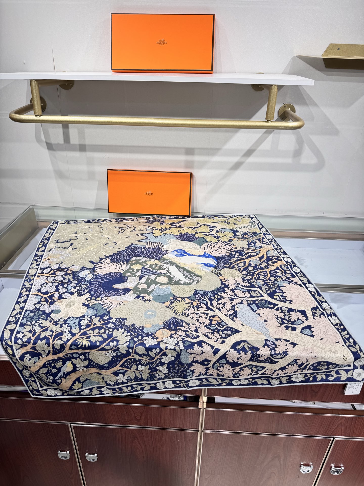 💟2025年终于等到!“于月神之怀”把森林童话戴上救命!这条“于月神之怀”丝羊绒的细节，我能盯着看一整天