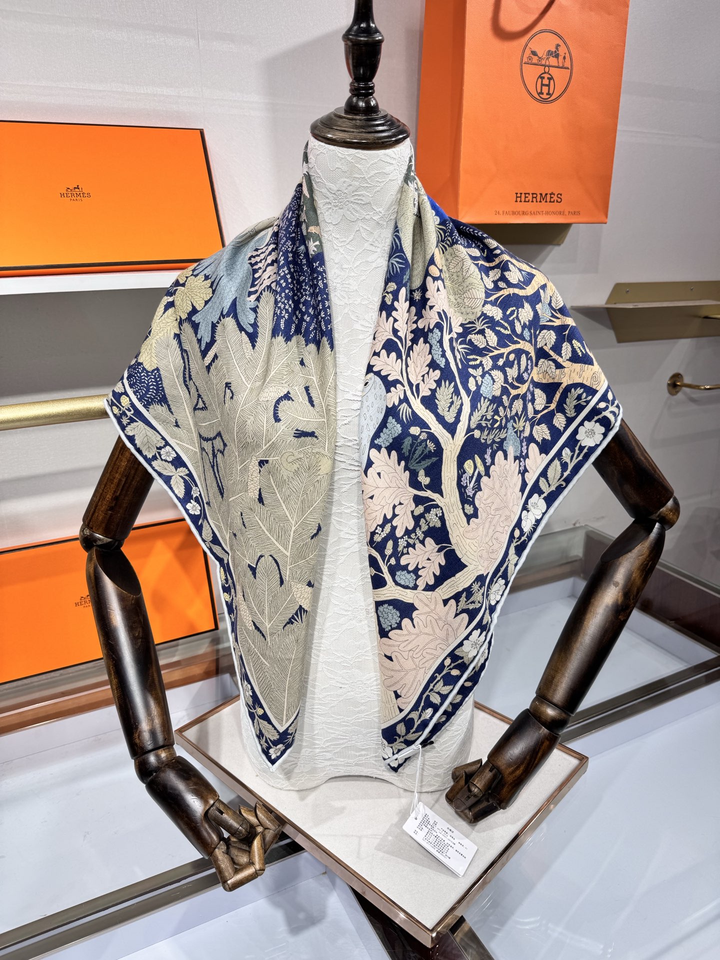 💟2025年终于等到!“于月神之怀”把森林童话戴上救命!这条“于月神之怀”丝羊绒的细节，我能盯着看一整天