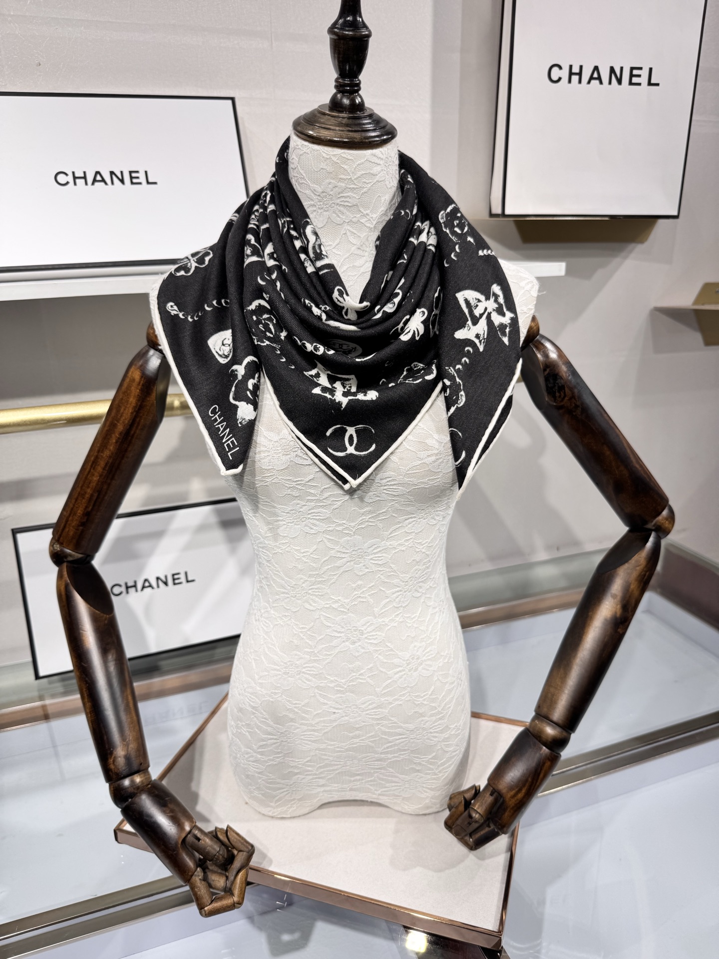 💟Chanel ~25秋冬新品～【爱心珍珠四叶草】【90双面丝绒披肩】手工卷边丝绒方巾（30%桑蚕丝70