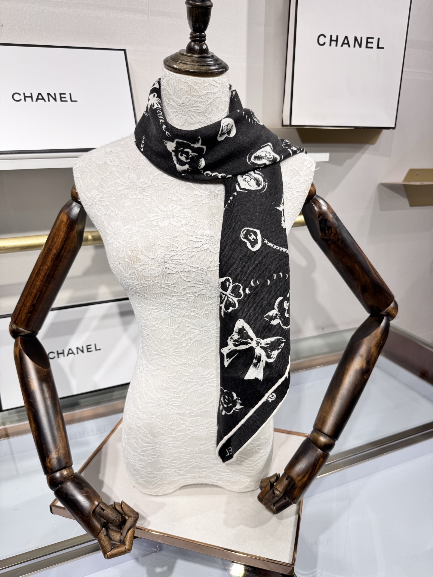 💟Chanel ~25秋冬新品～【爱心珍珠四叶草】【90双面丝绒披肩】手工卷边丝绒方巾（30%桑蚕丝70