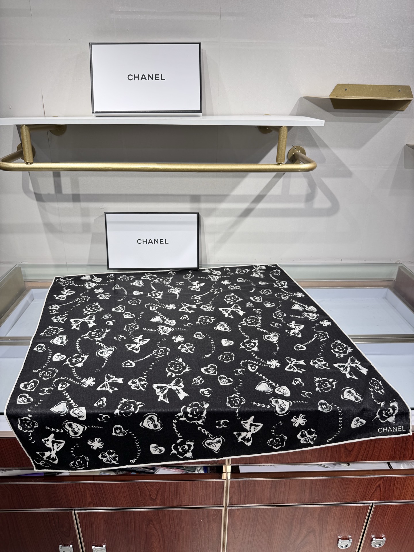 💟Chanel ~25秋冬新品～【爱心珍珠四叶草】【90双面丝绒披肩】手工卷边丝绒方巾（30%桑蚕丝70