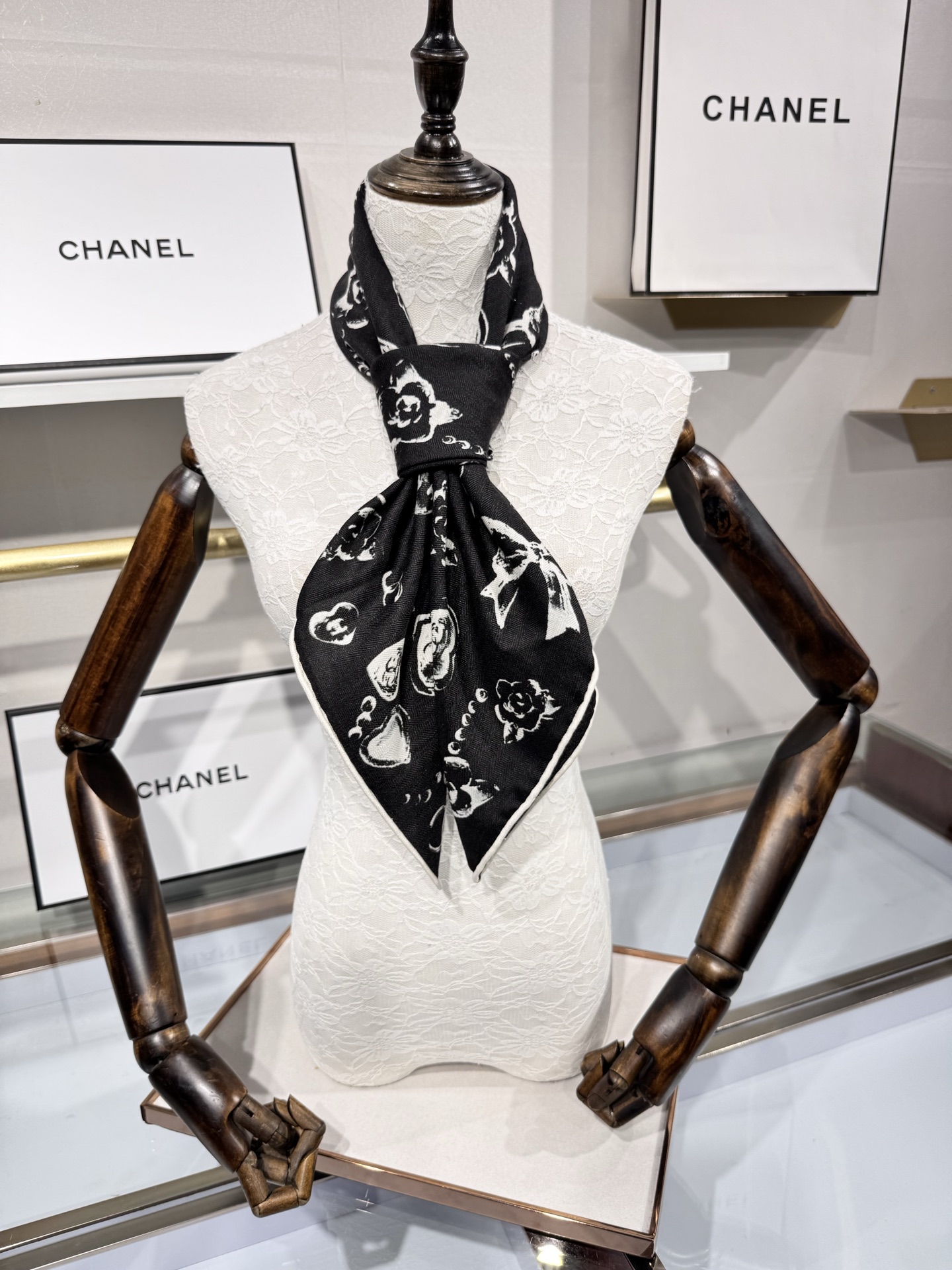 💟Chanel ~25秋冬新品～【爱心珍珠四叶草】【90双面丝绒披肩】手工卷边丝绒方巾（30%桑蚕丝70