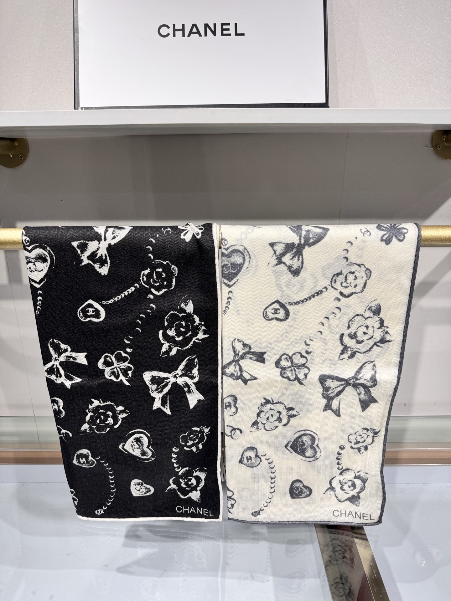 💟Chanel ~25秋冬新品～【爱心珍珠四叶草】【90双面丝绒披肩】手工卷边丝绒方巾（30%桑蚕丝70