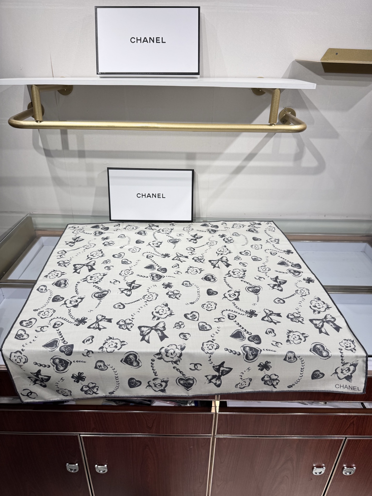💟Chanel ~25秋冬新品～【爱心珍珠四叶草】【90双面丝绒披肩】手工卷边丝绒方巾（30%桑蚕丝70