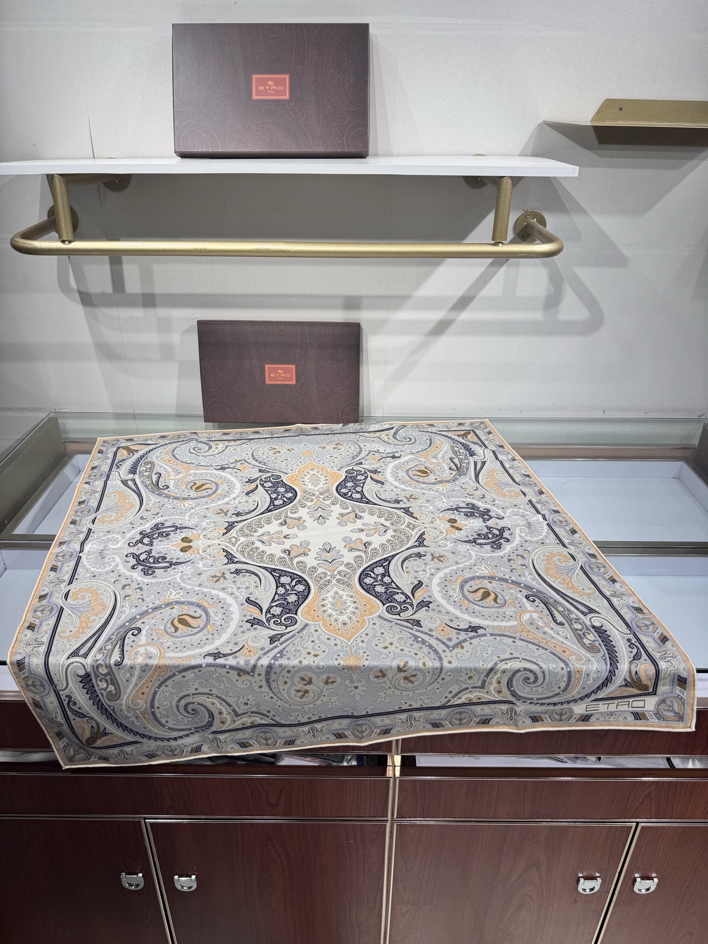 💟2025年 ETRo 秋冬抢先 上新💞【双面同色丝毛方巾】手工卷边山羊绒和真丝混纺披肩（70%山羊绒，