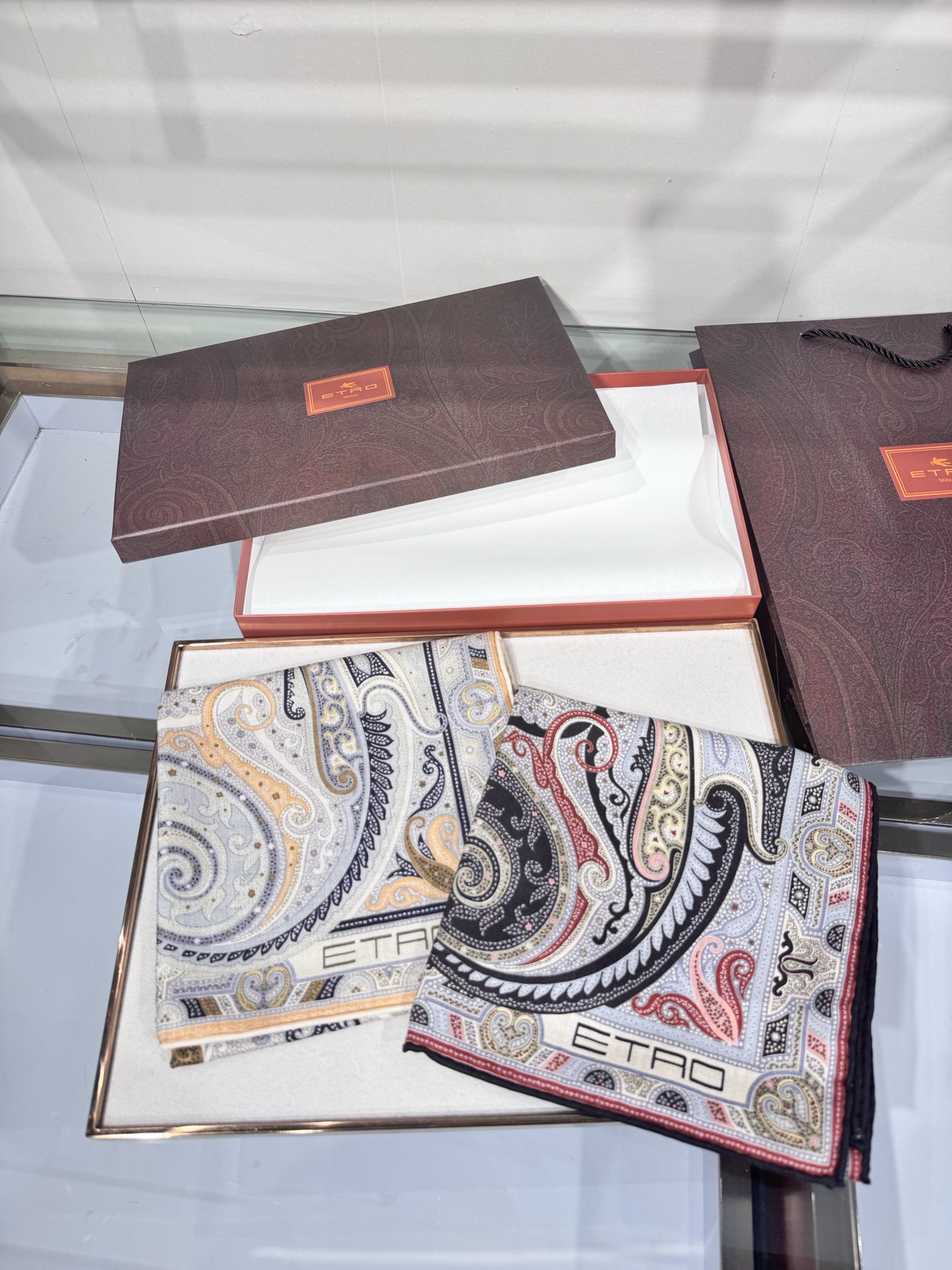 💟2025年 ETRo 秋冬抢先 上新💞【双面同色丝毛方巾】手工卷边山羊绒和真丝混纺披肩（70%山羊绒，