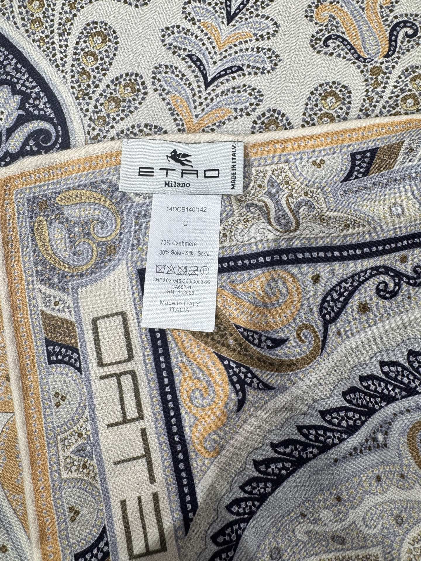 💟2025年 ETRo 秋冬抢先 上新💞【双面同色丝毛方巾】手工卷边山羊绒和真丝混纺披肩（70%山羊绒，