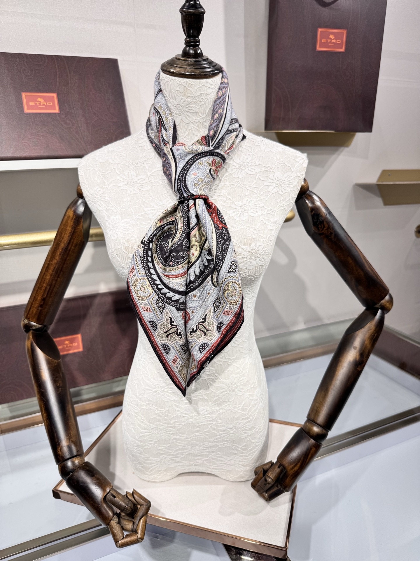 💟2025年 ETRo 秋冬抢先 上新💞【双面同色丝毛方巾】手工卷边山羊绒和真丝混纺披肩（70%山羊绒，