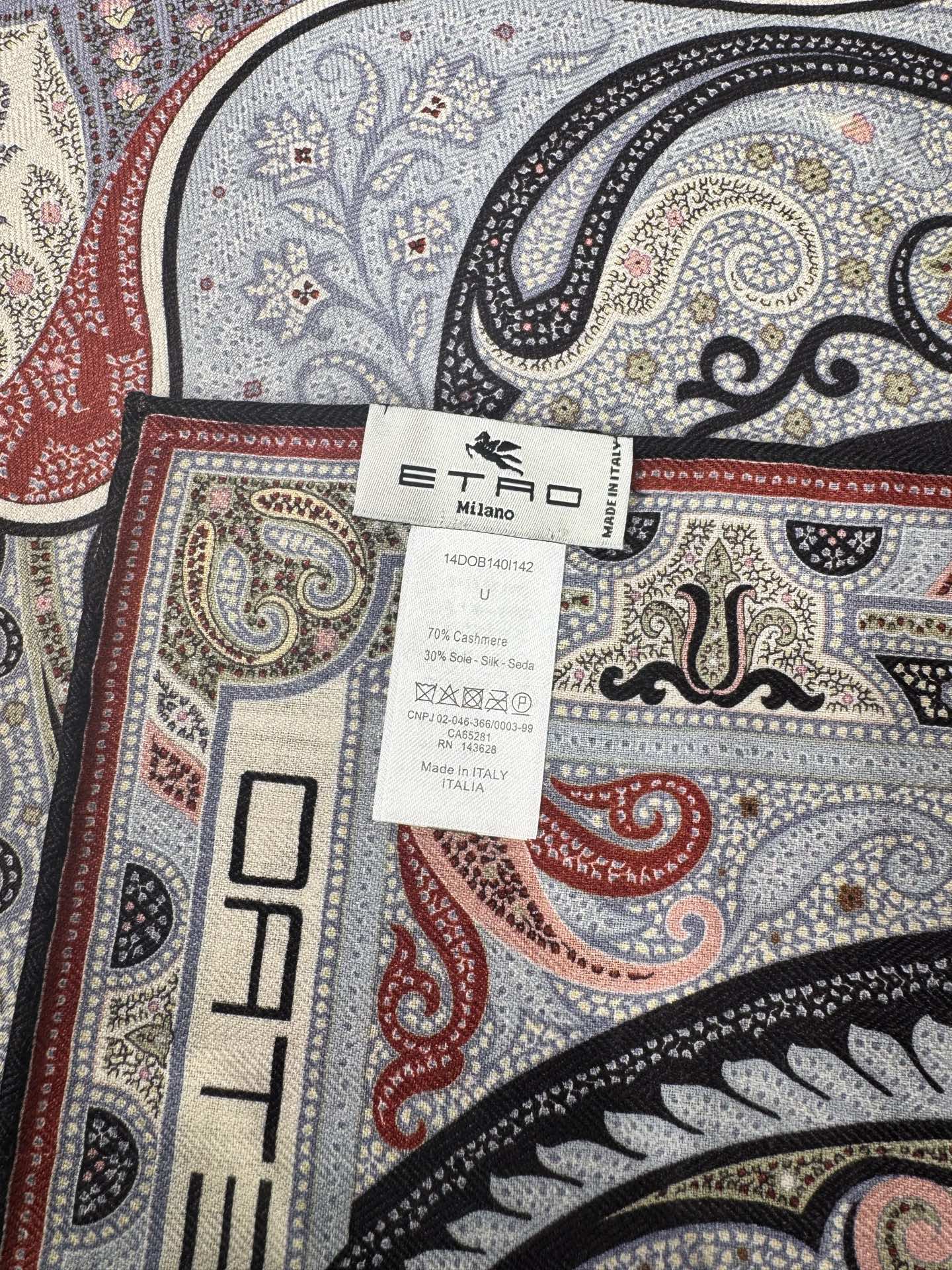 💟2025年 ETRo 秋冬抢先 上新💞【双面同色丝毛方巾】手工卷边山羊绒和真丝混纺披肩（70%山羊绒，