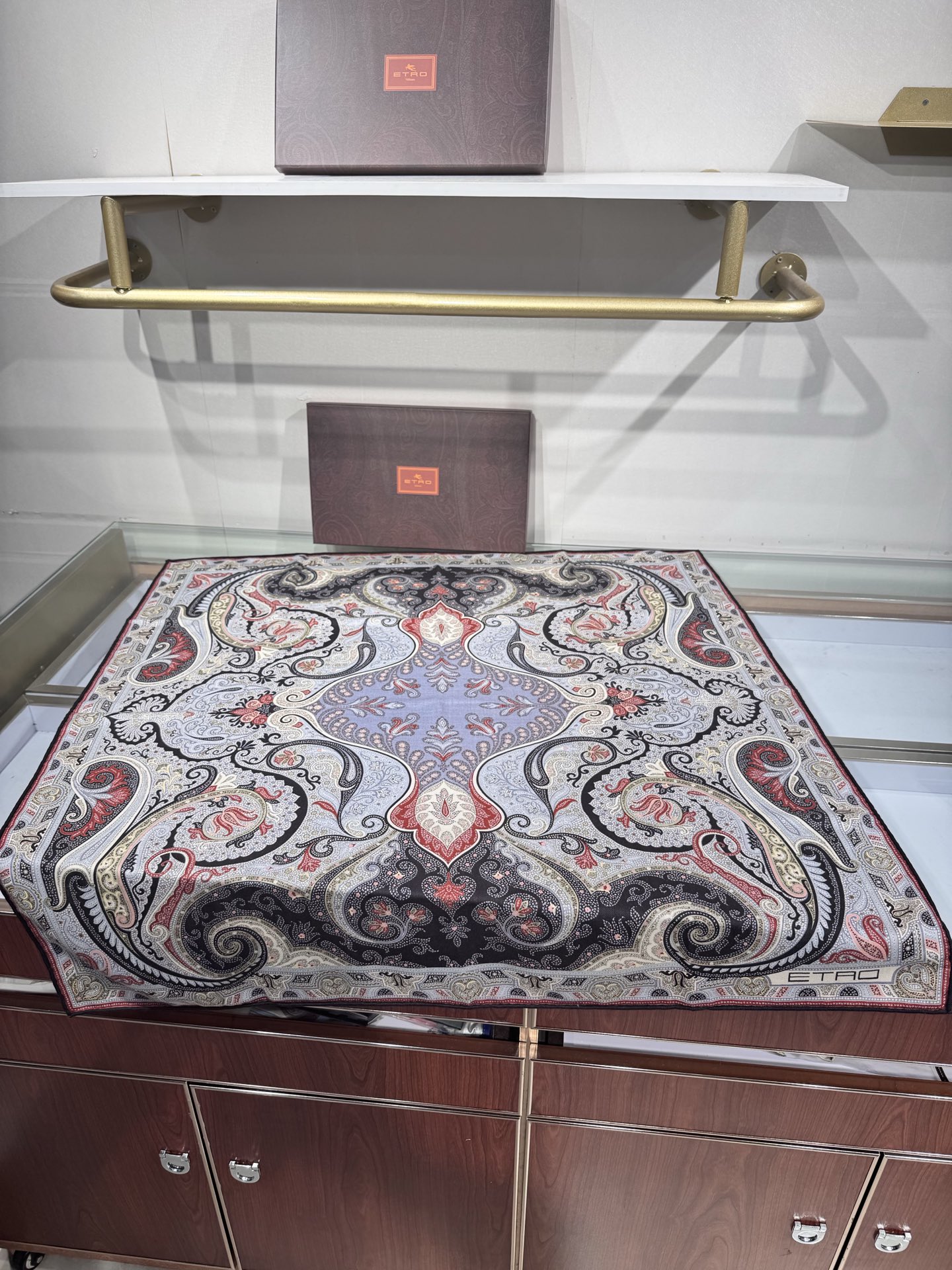 💟2025年 ETRo 秋冬抢先 上新💞【双面同色丝毛方巾】手工卷边山羊绒和真丝混纺披肩（70%山羊绒，