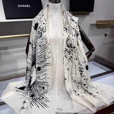 💟2026年香奈儿秋冬提前上新,美女都爱此款超级有腔调!!!】谁懂这种秋冬调性的美啊?!!!这款小香披肩 💟2026年香奈儿秋冬提前上新,美女都爱此款超级有腔调!!!】谁懂这种秋冬调性的美啊?!!!这款小香披肩