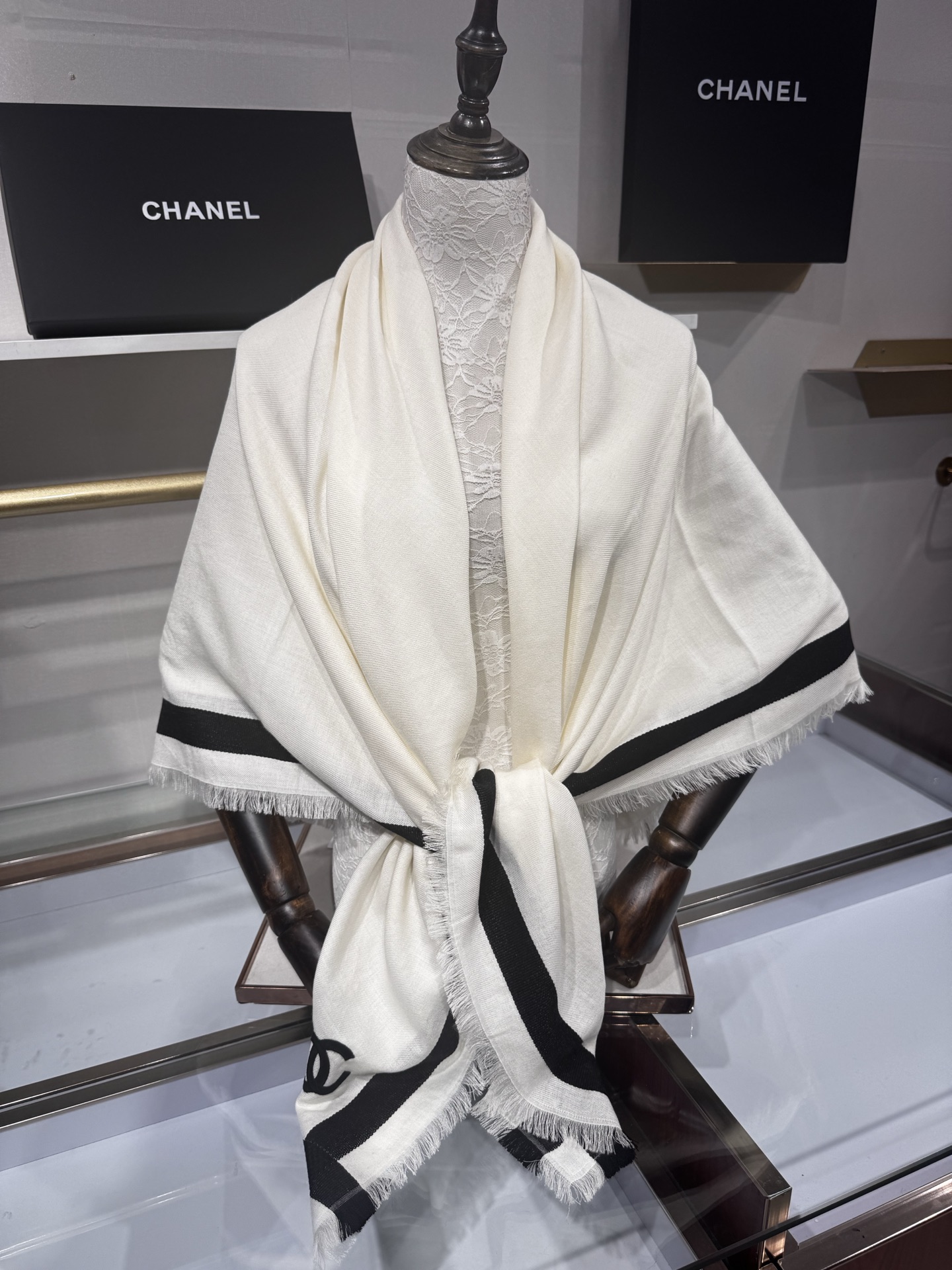 💟高端品质到货💕上新🆕Chanel 26S 重工色织黑边，经典黑白交织，亲肤透气，四季可用，尤其适合夏季