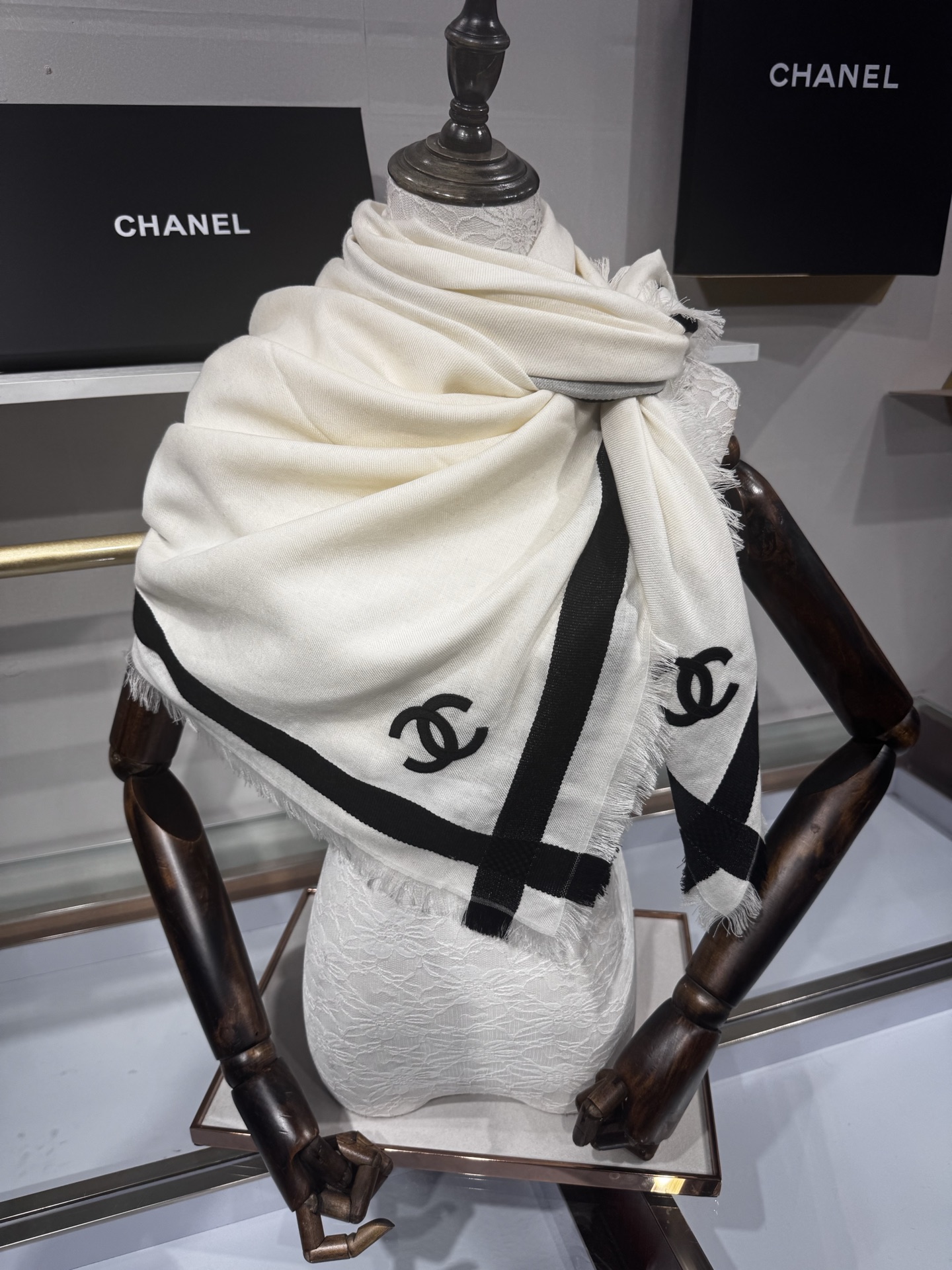 💟高端品质到货💕上新🆕Chanel 26S 重工色织黑边，经典黑白交织，亲肤透气，四季可用，尤其适合夏季