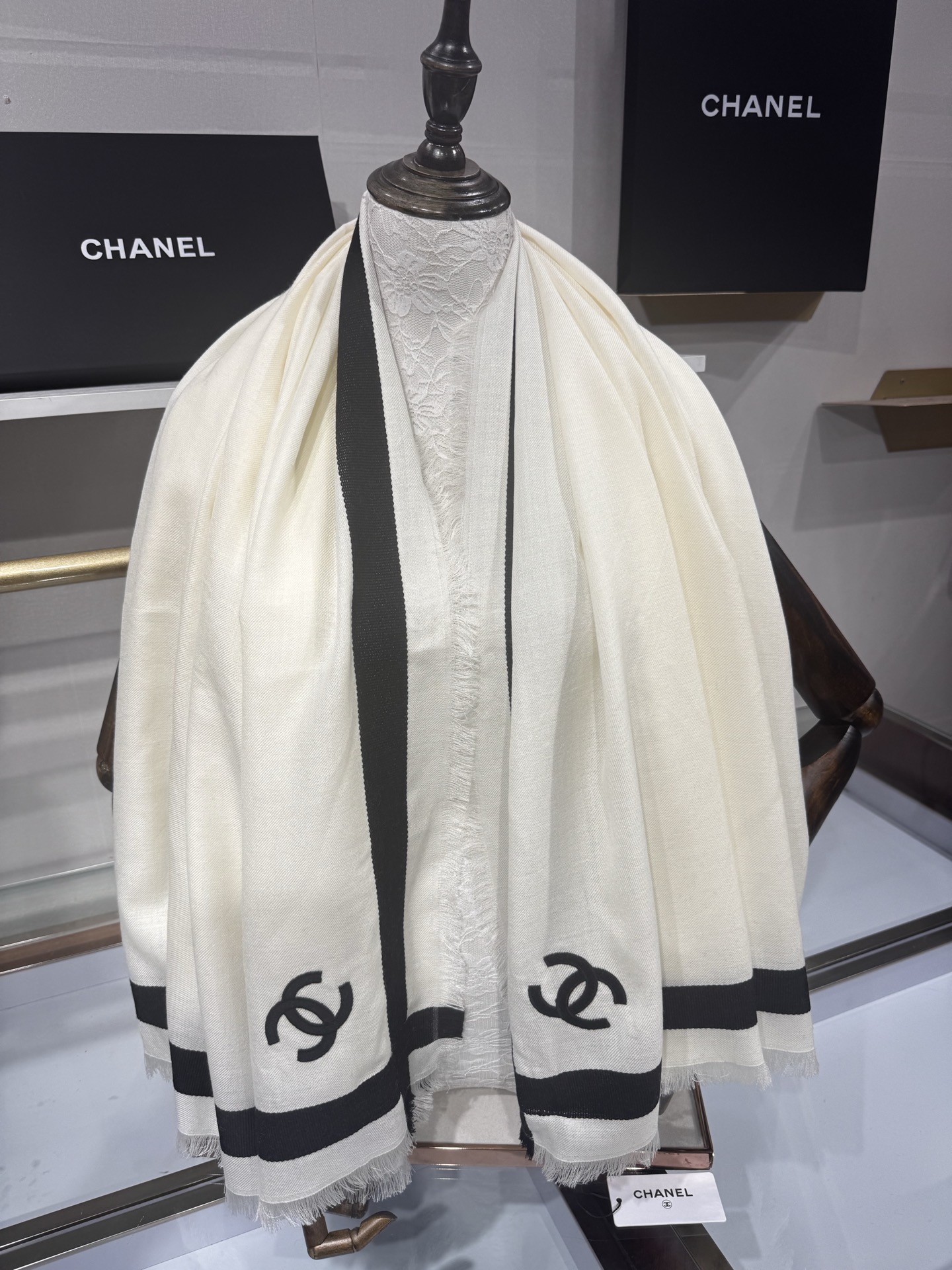 💟高端品质到货💕上新🆕Chanel 26S 重工色织黑边，经典黑白交织，亲肤透气，四季可用，尤其适合夏季