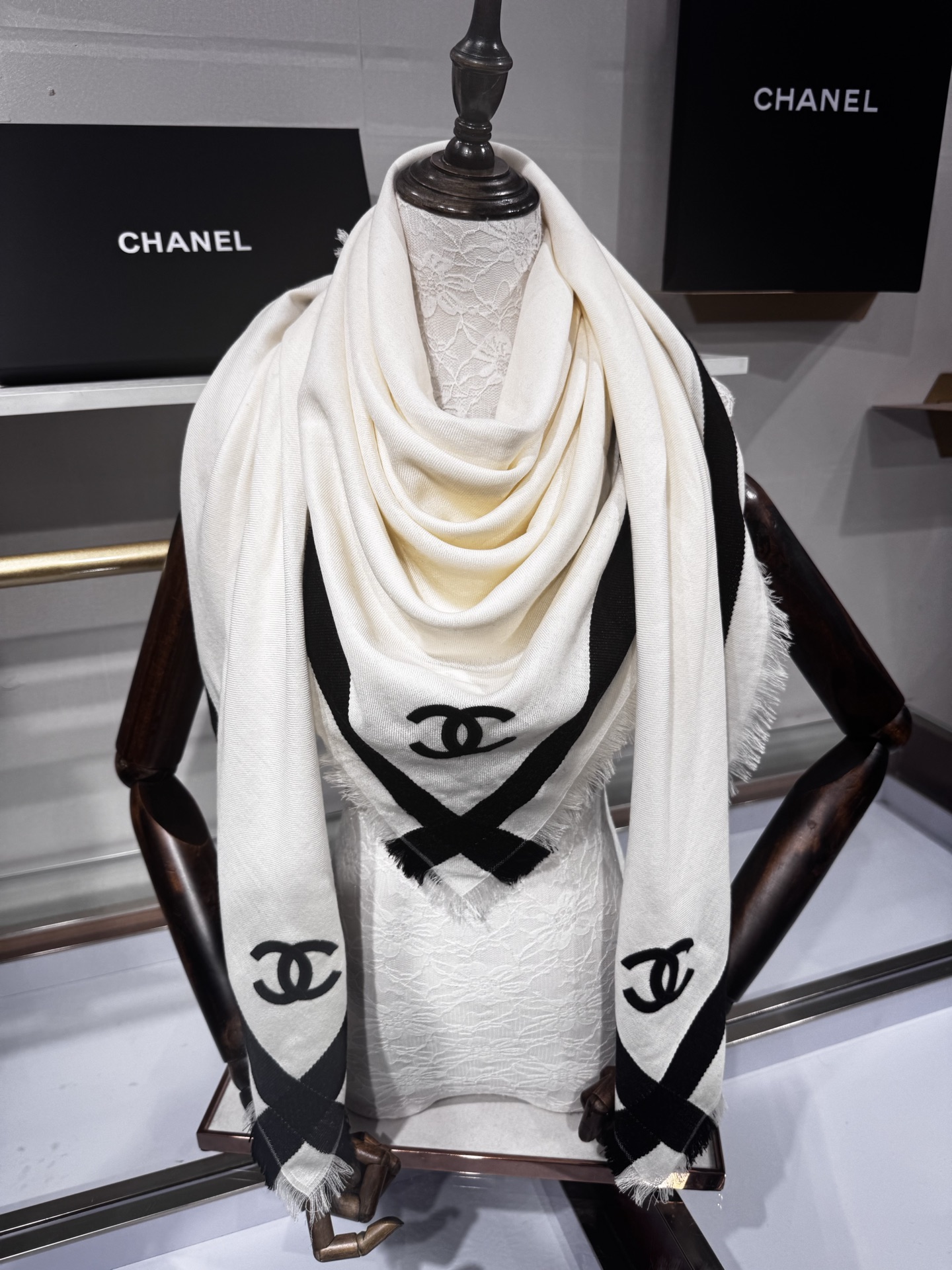 💟高端品质到货💕上新🆕Chanel 26S 重工色织黑边，经典黑白交织，亲肤透气，四季可用，尤其适合夏季